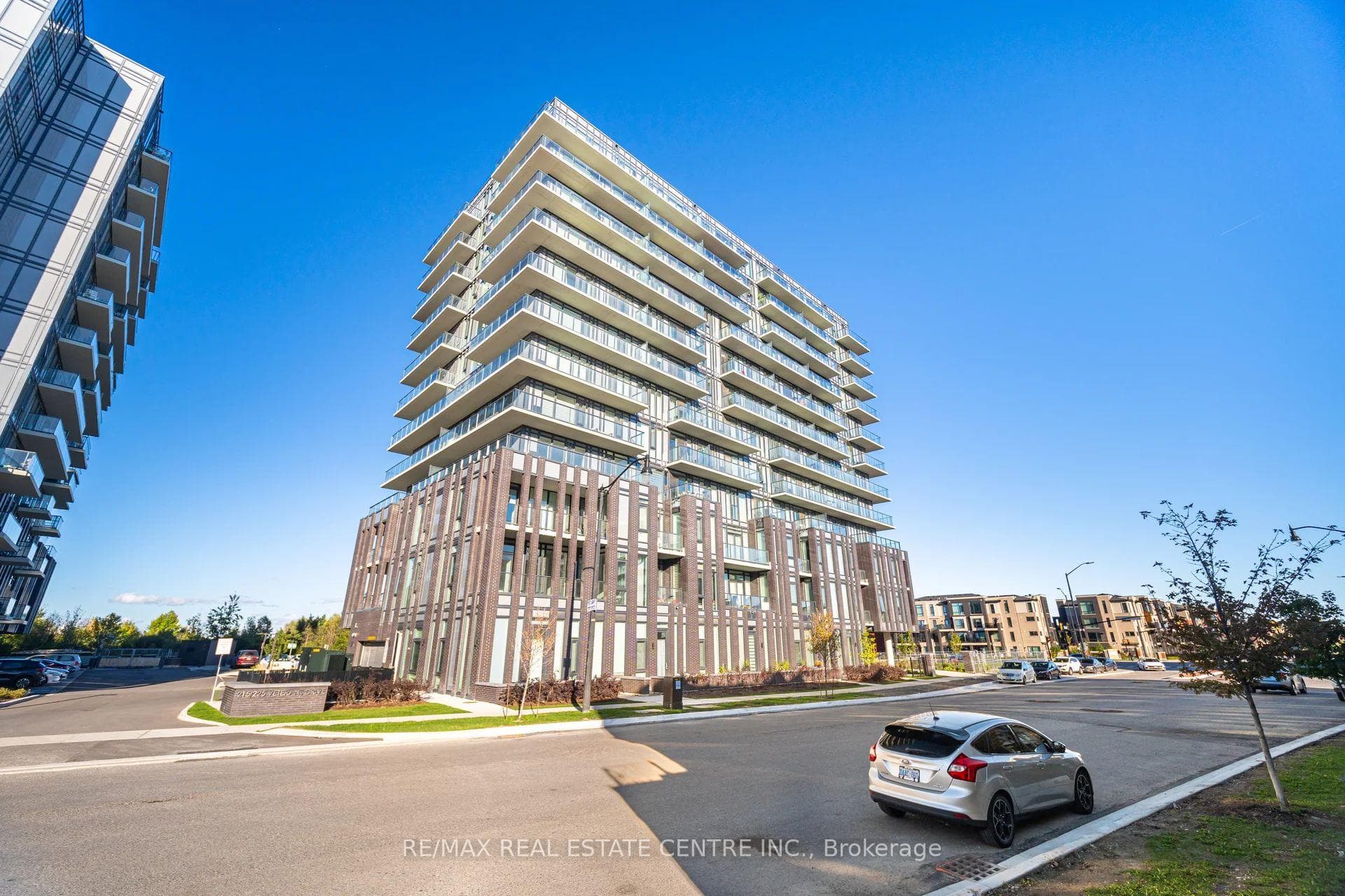 215 Veterans Drive Unit 901, Brampton, ON L7A 5L6 - Photo 1