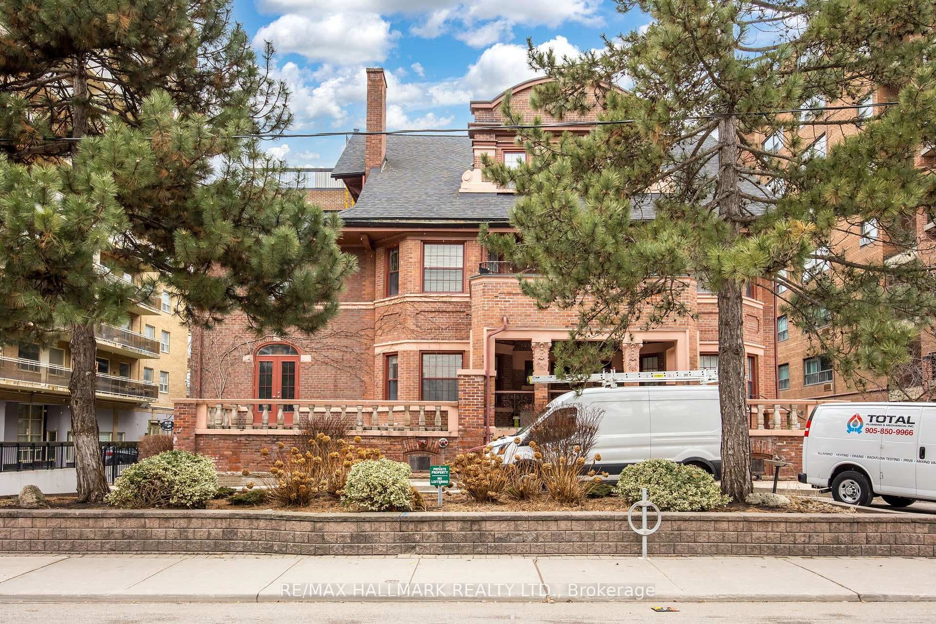 212 St George Street Unit 203, Annex / Yorkville / Summerhill, ON M5R 2N5 - Photo 1