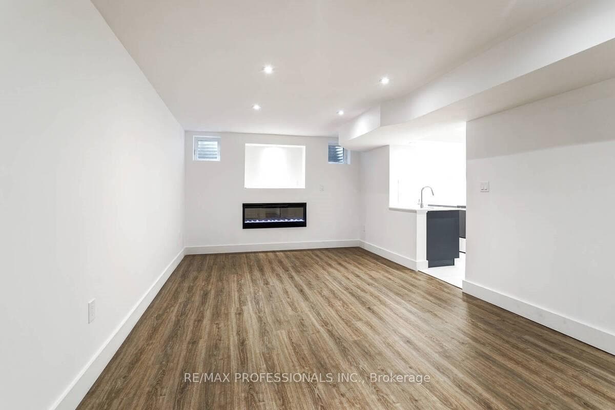 7 Vancho Crescent Unit Lower, Etobicoke (Islington / Rexdale), ON M9A 4Z1 - Photo 1