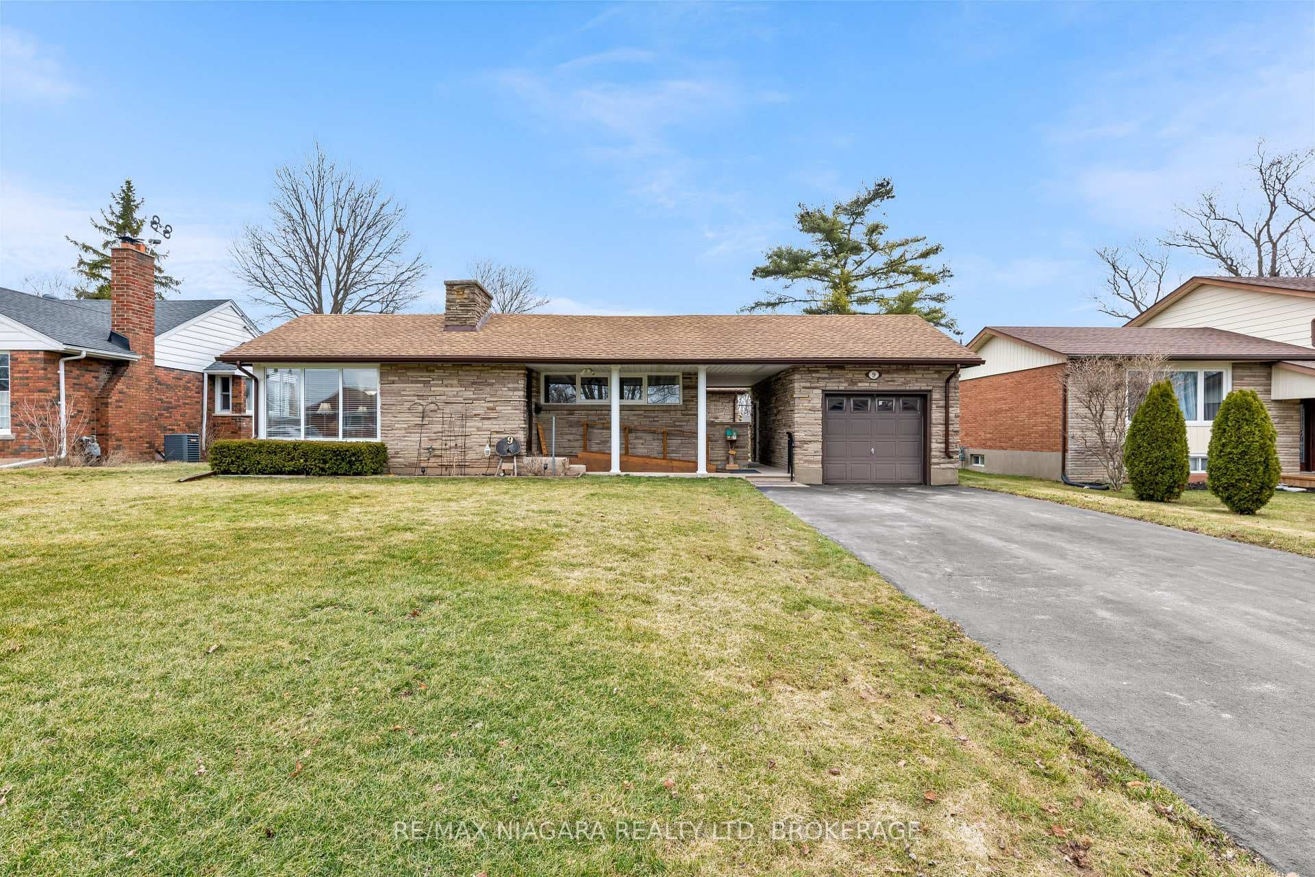 9 Caithness Drive, Welland, ON L3C 4Z3 - Photo 1