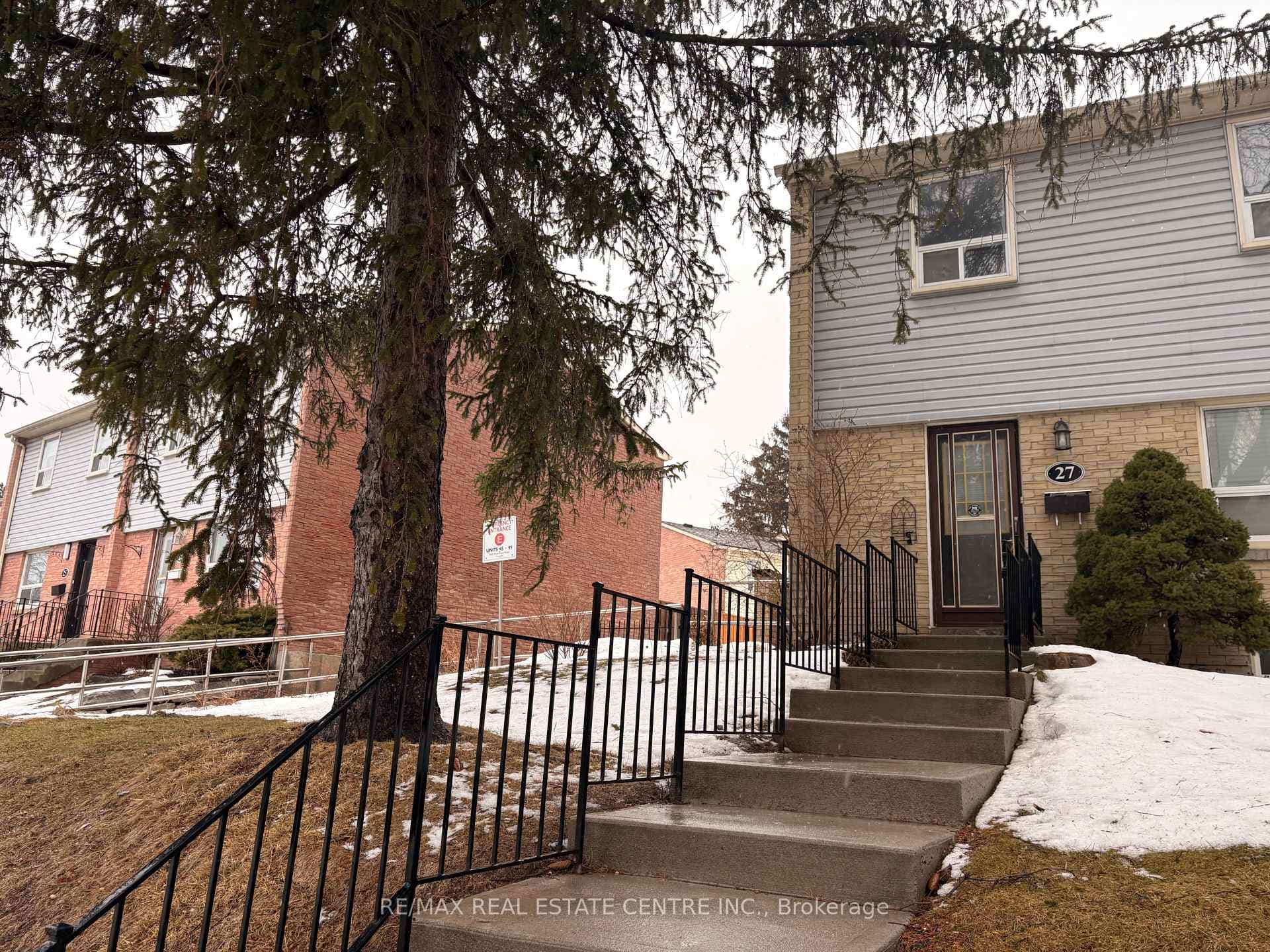 1055 Shawnmarr Road Unit 27, Mississauga, ON L5H 3V2 - Photo 1