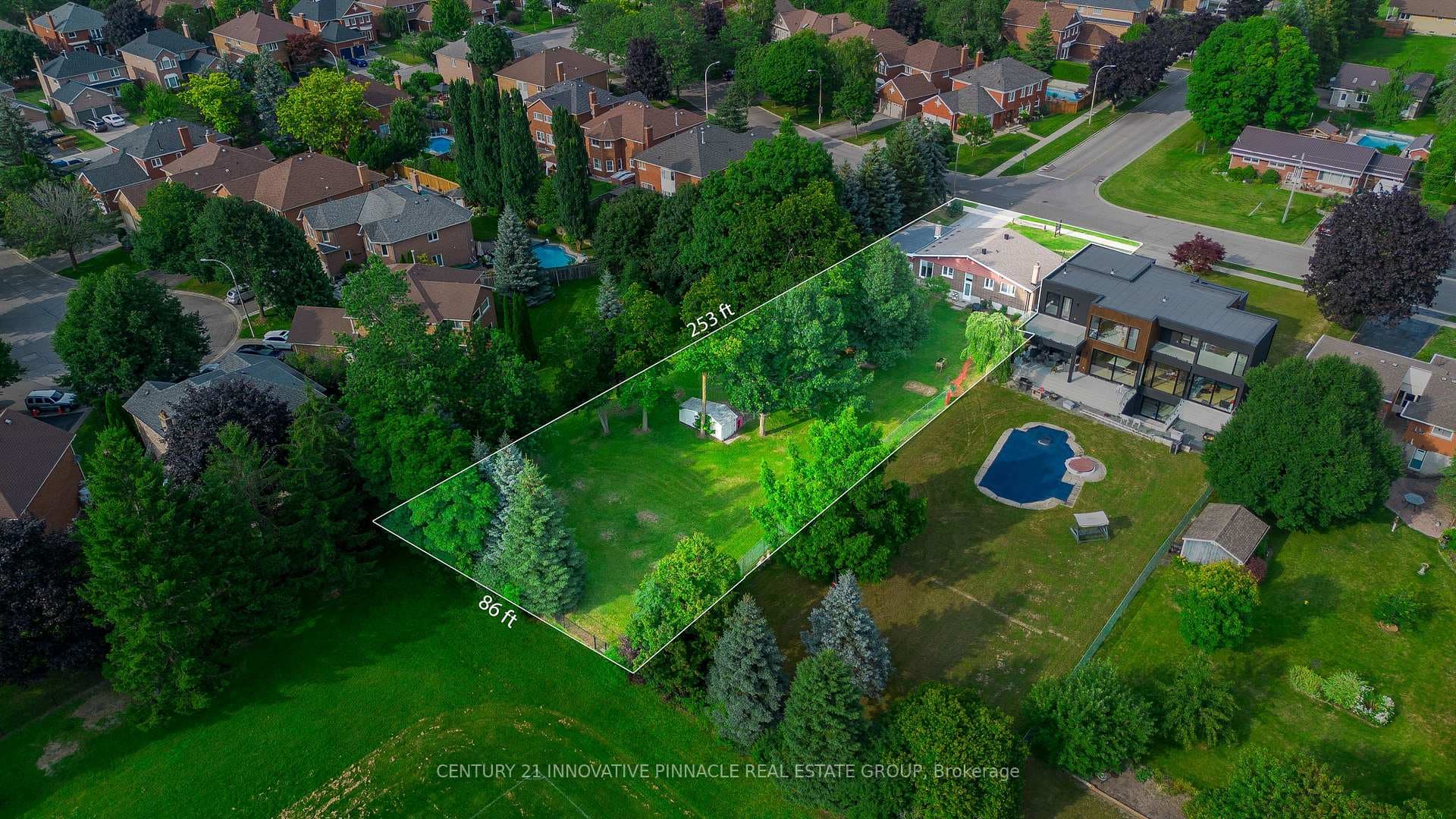 190 Elizabeth Crescent, Whitby, ON L1N 3R7 - Photo 1