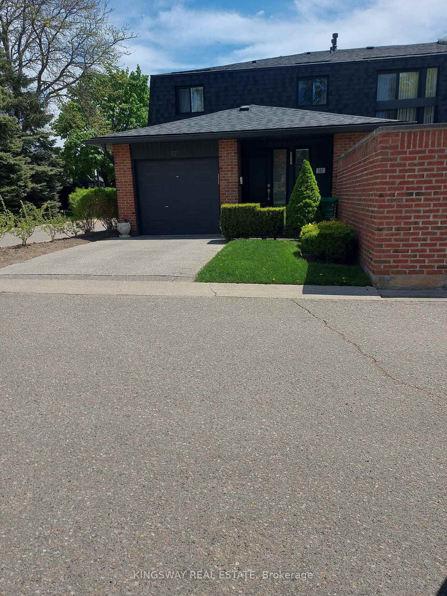 20 Mineola Road Unit 101, Mississauga, ON L5G 4N9 - Photo 1