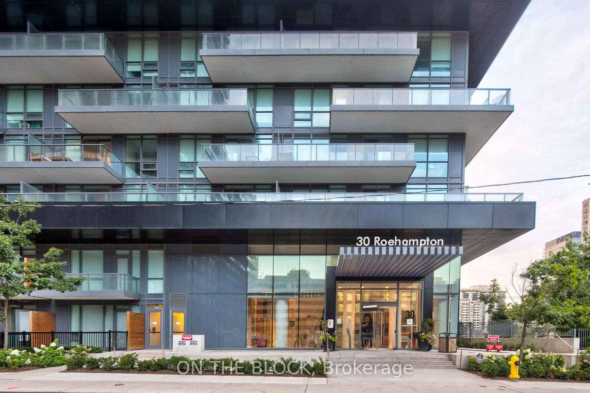 30 Roehampton Avenue Unit 412, Toronto C10