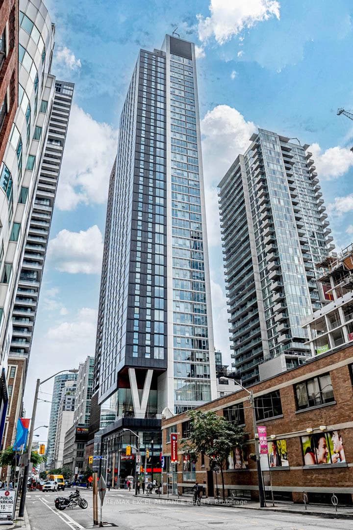 357 King Street Unit 503, Toronto C01