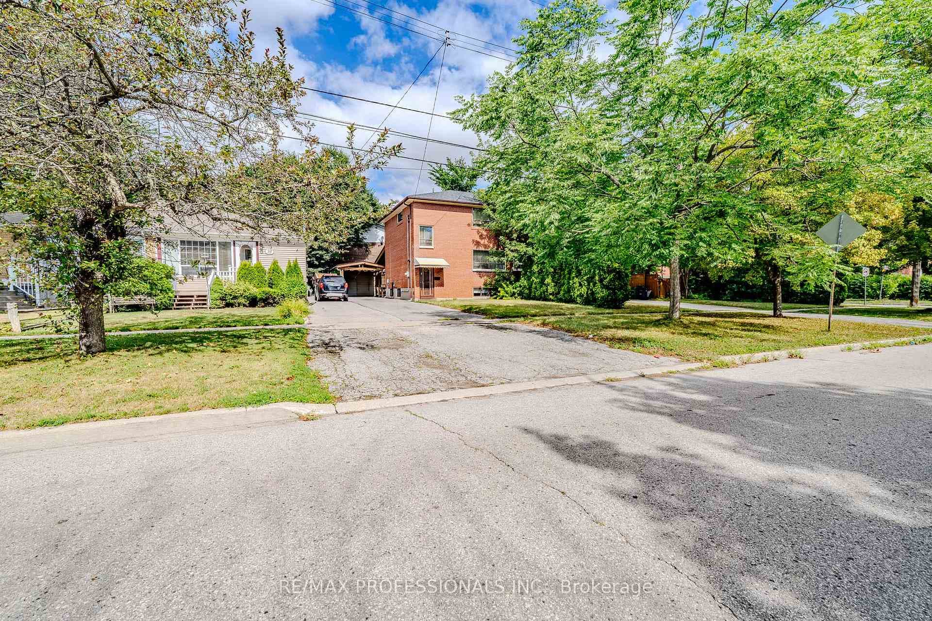 72 Painted Post Drive, Scarborough (West Hill / Highland Creek), ON M1H 1T2 - Photo 1