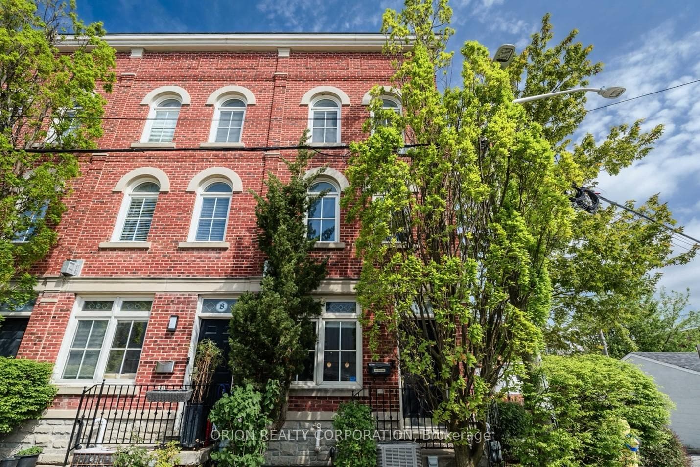 6 St Raymond Heights, Bloor West Village / Swansea, ON M6G 4C2 - Photo 1