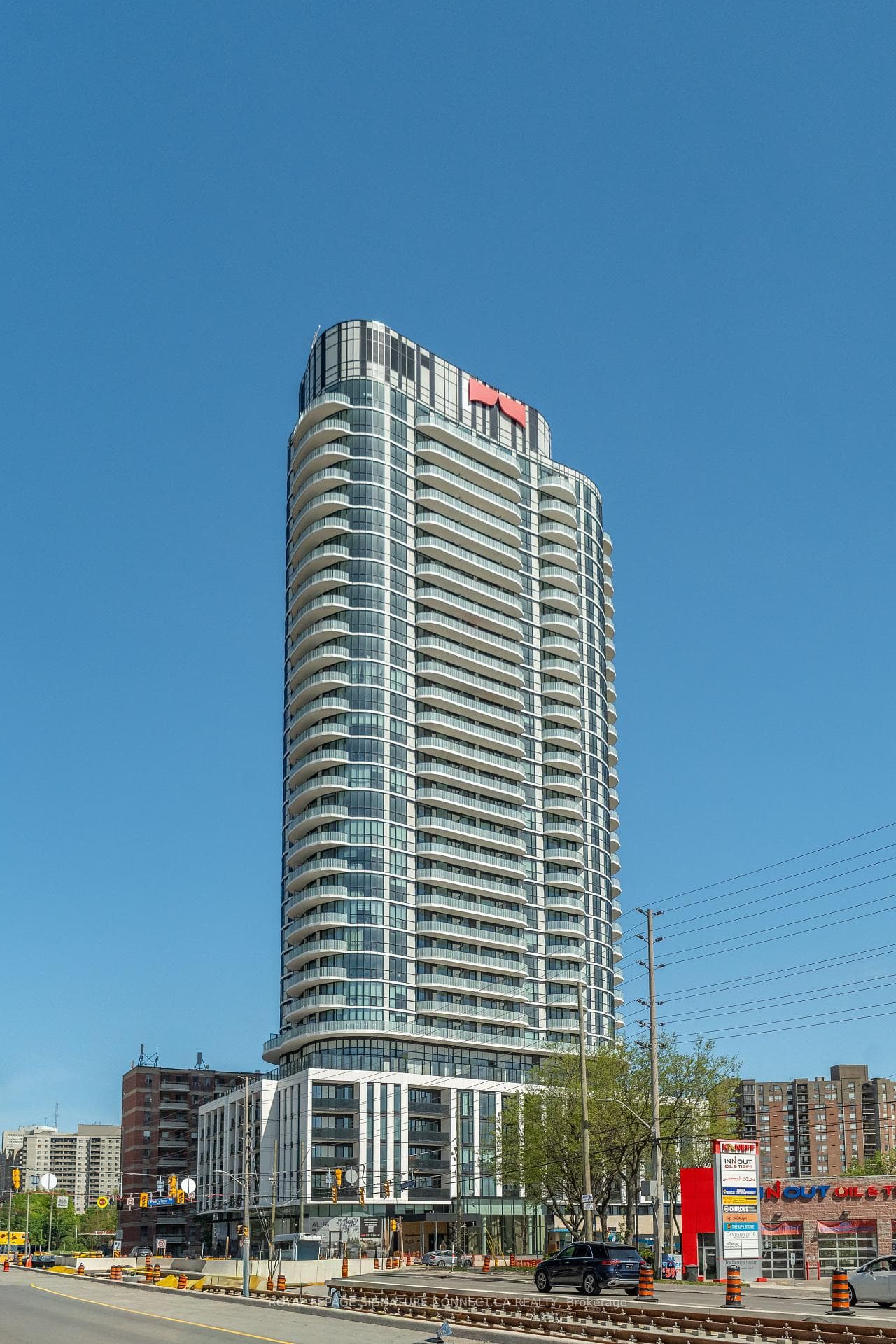 1 Fairview Road Unit 402, Mississauga, ON L5A 0B4 - Photo 1
