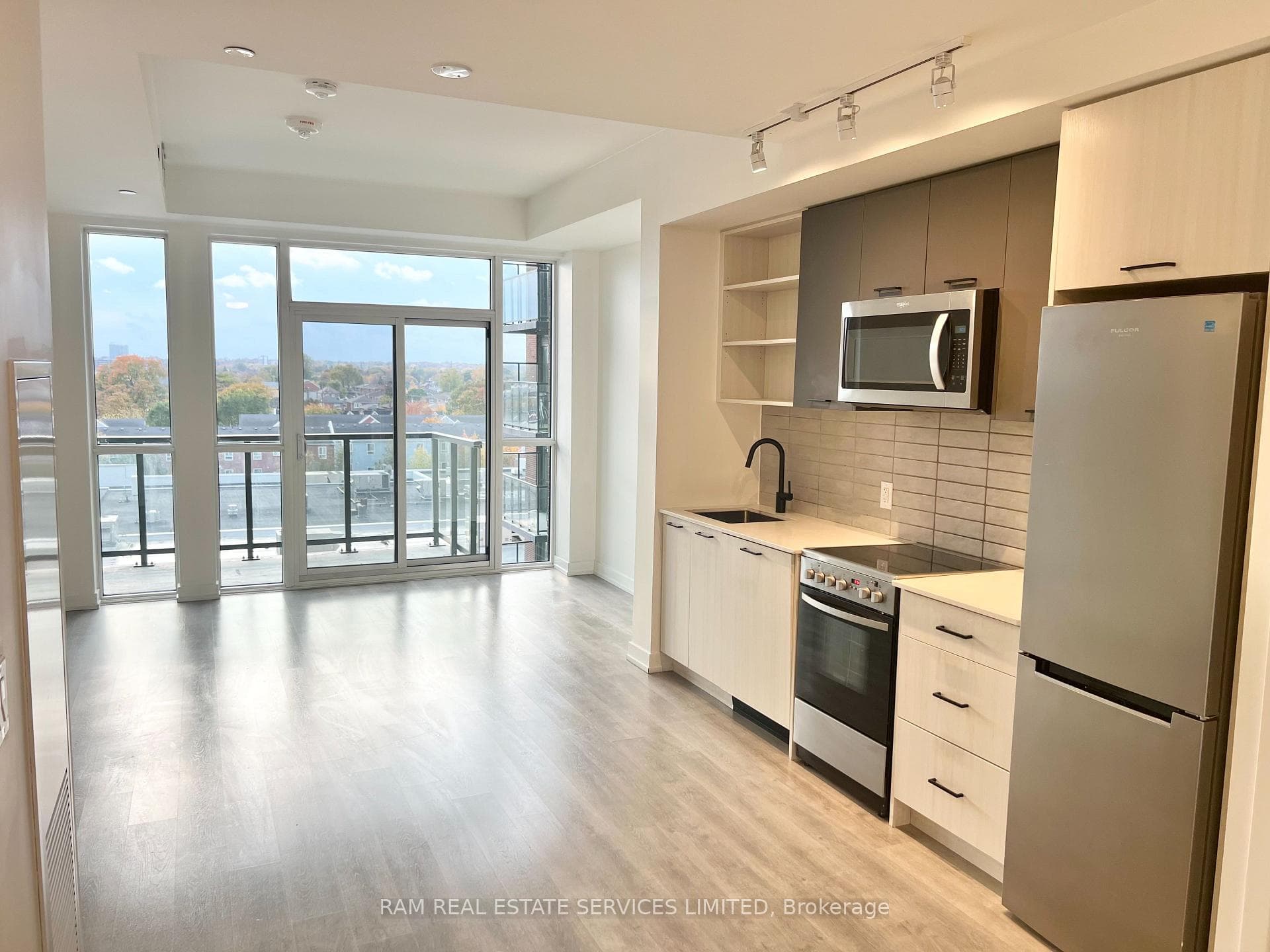 2300 st clair Avenue Unit 627, Toronto W02