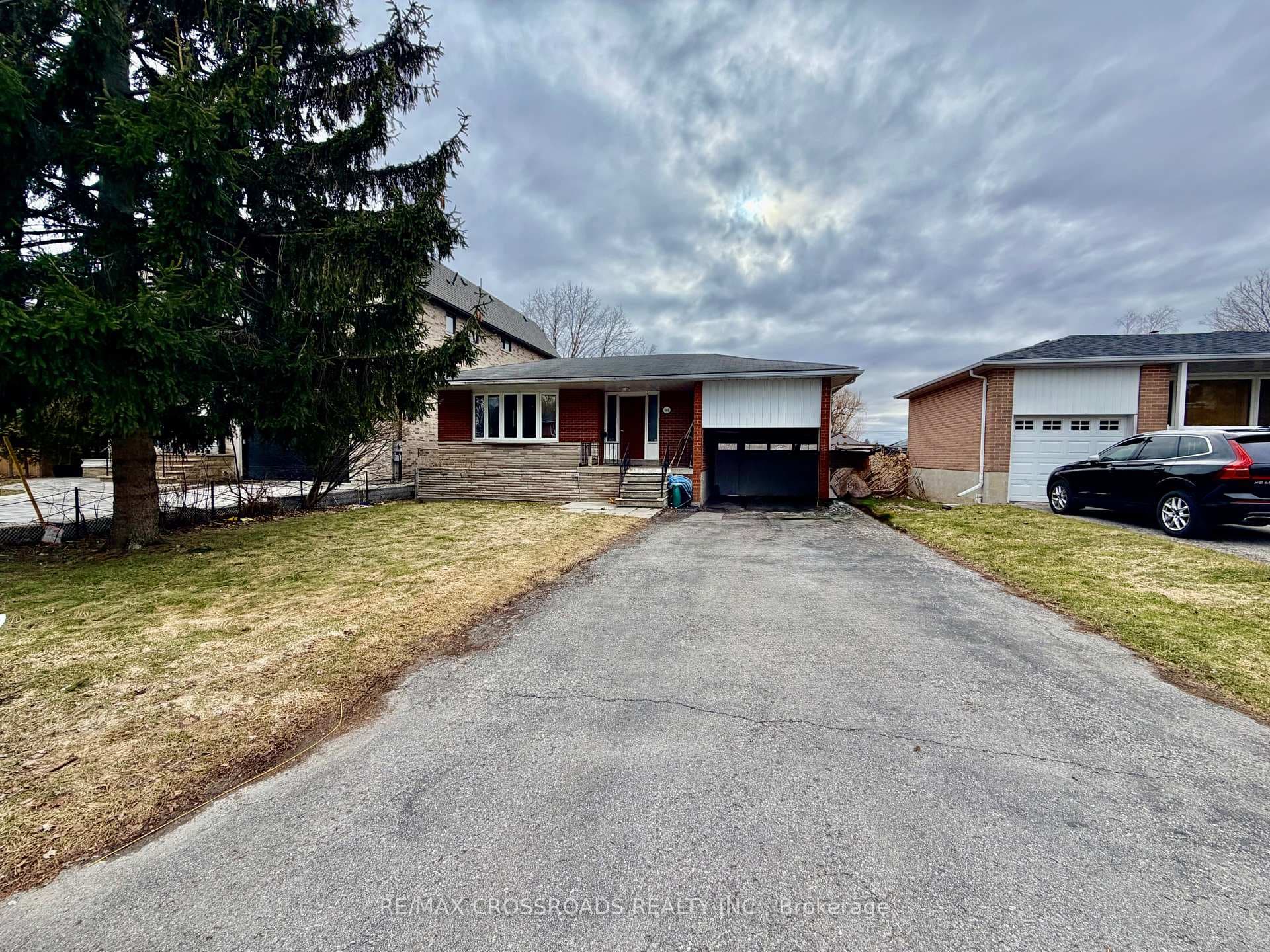 804 Fairview Avenue, Pickering, ON L1W 1M8 - Photo 1