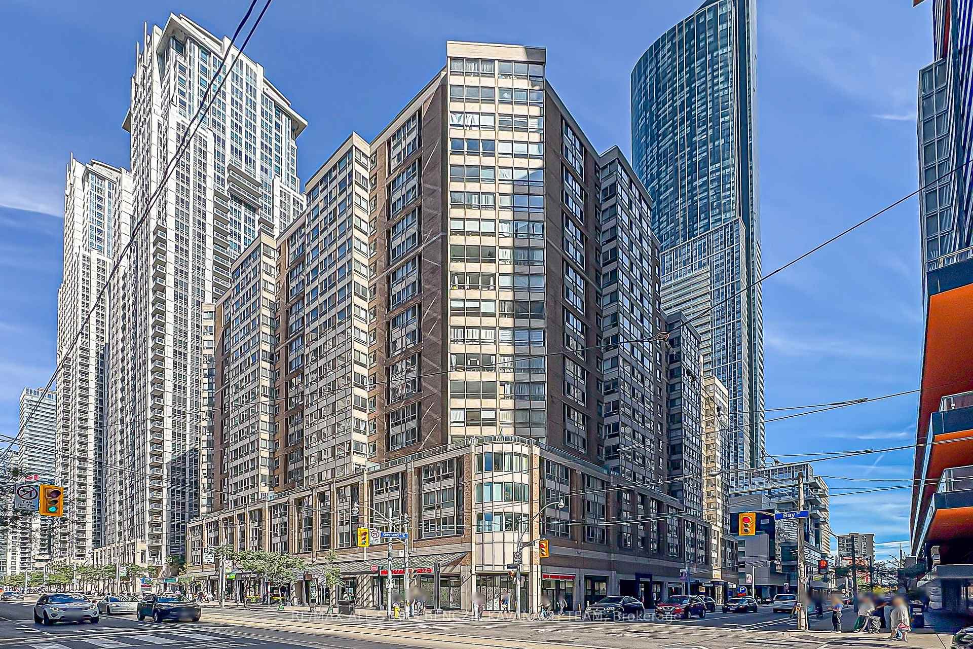 711 Bay Street Unit 1712, Downtown Toronto / Waterfront, ON M5G 2J8 - Photo 1