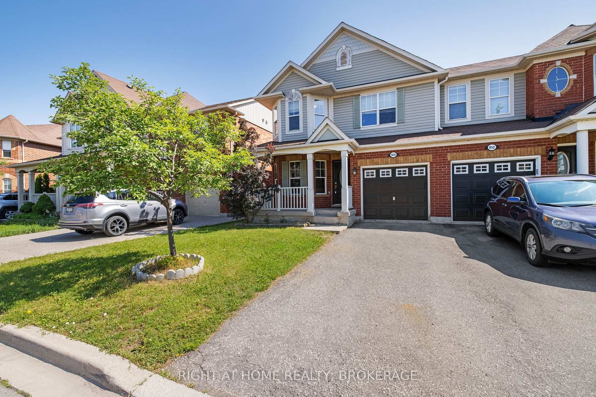 954 ZELINSKY Crescent, Milton