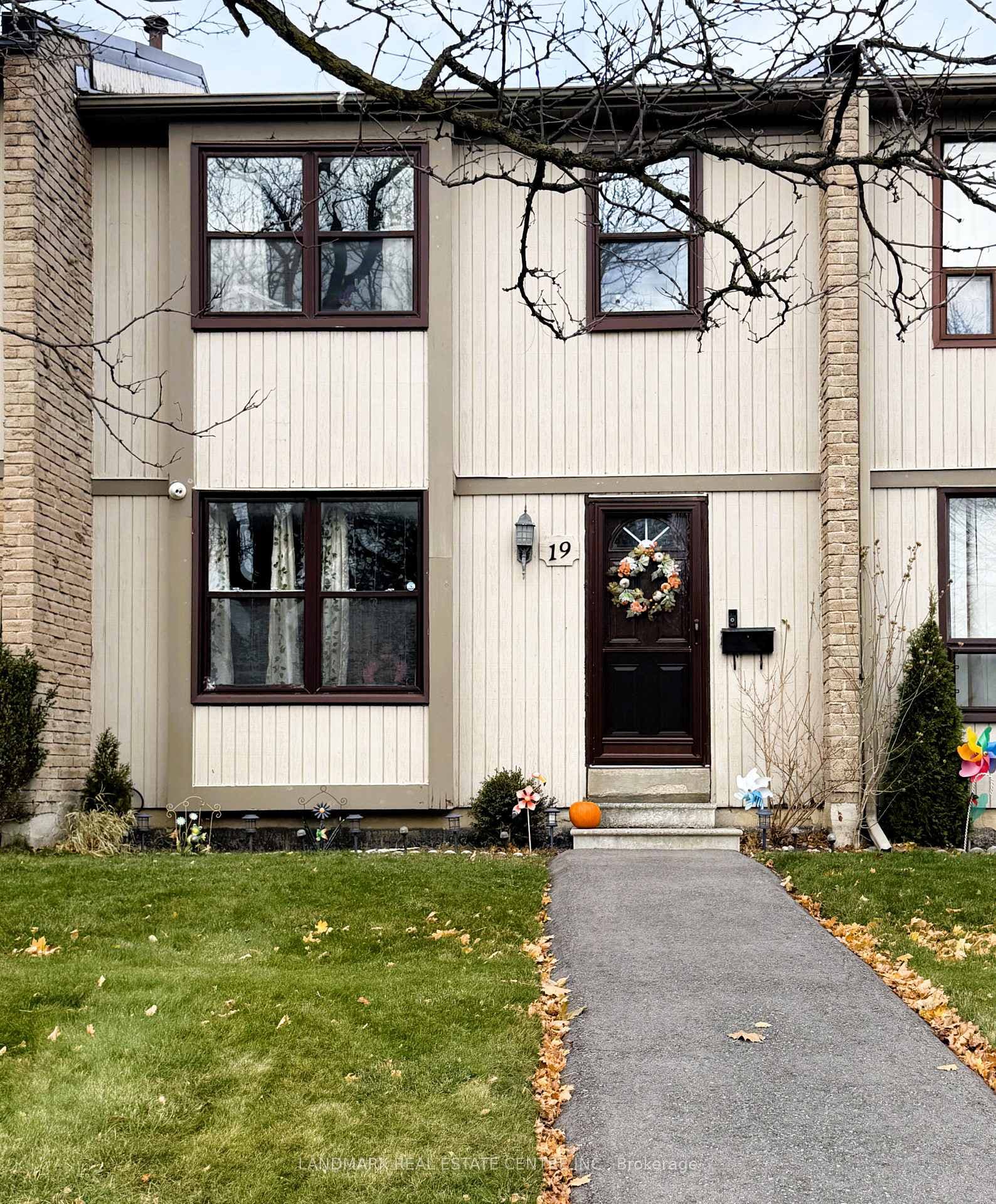 19 Guildford Crescent, Brampton, ON L6S 3K2 - Photo 1