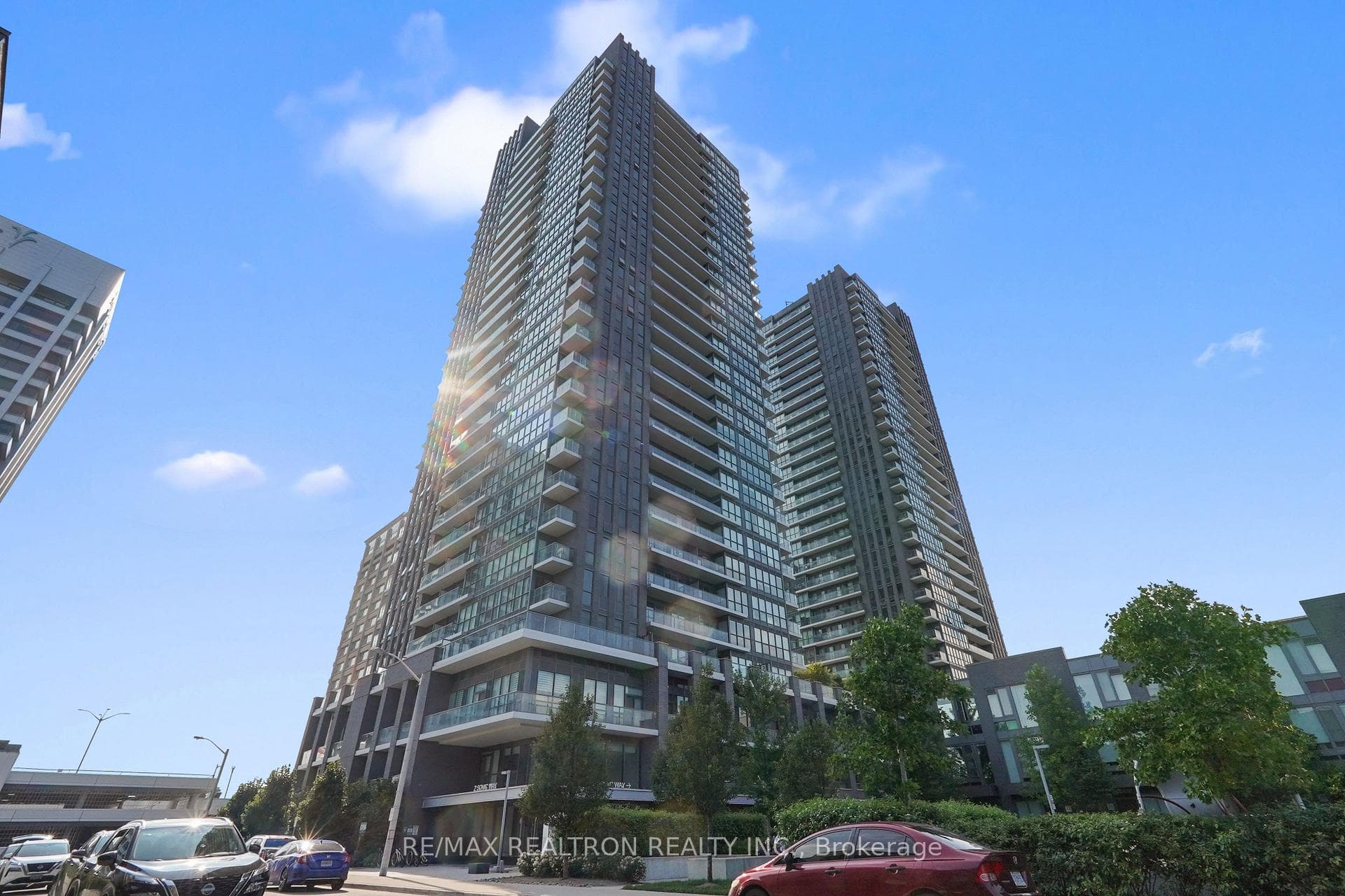 2 Sonic Way Unit 2505, Flemingdon Park / Don Mills, ON M3C 0P2 - Photo 1