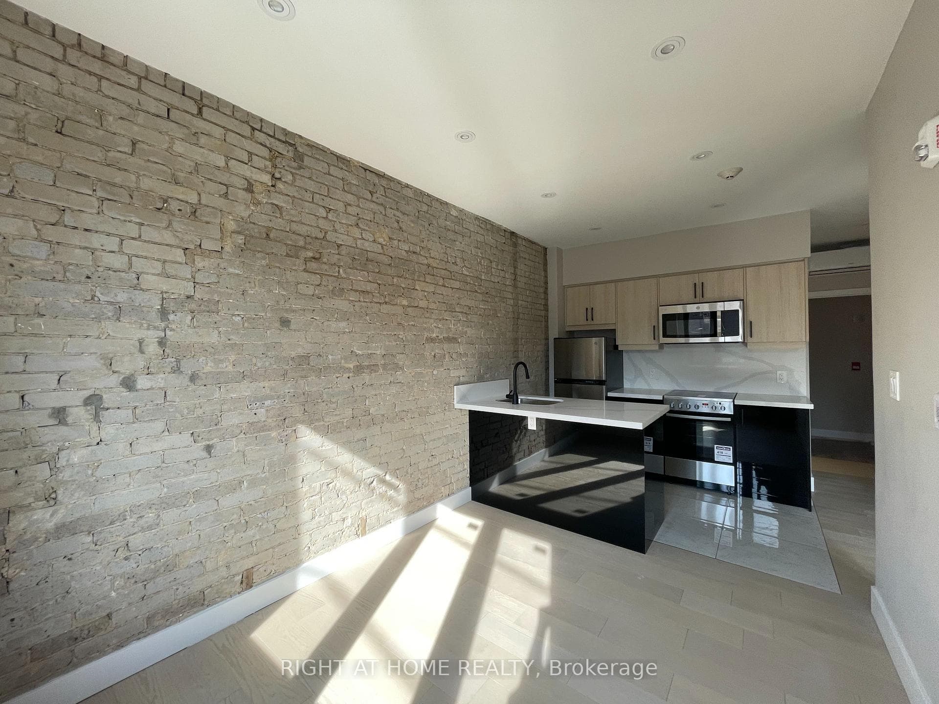 411 Roncesvalles Avenue Unit 2A, High Park / Junction / Roncesvalles, ON M6R 2N1 - Photo 1