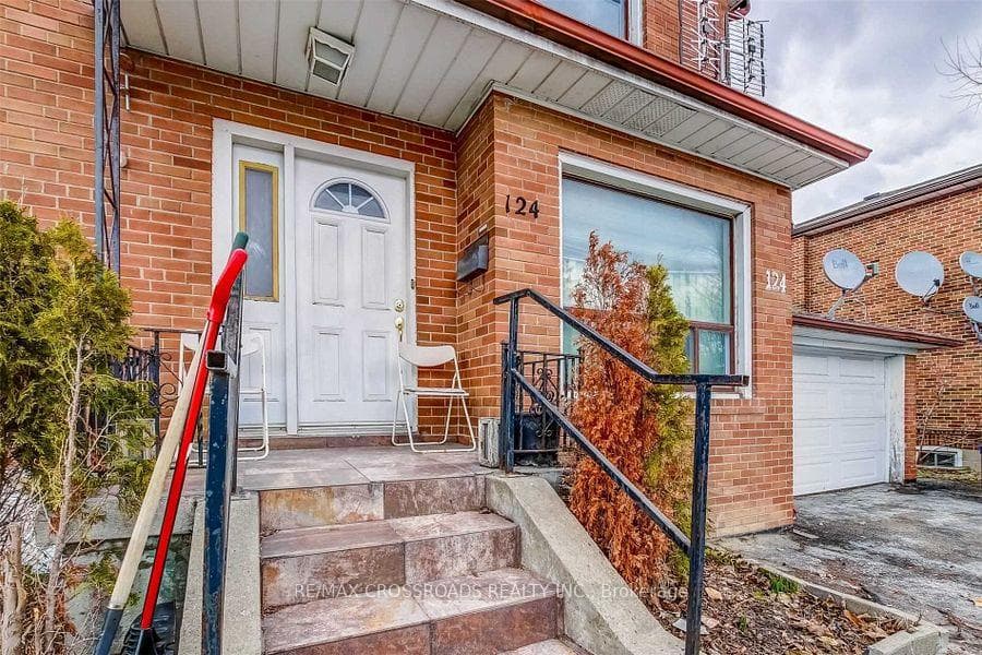 124 Major Mackenzie Drive Unit Main, Richmond Hill