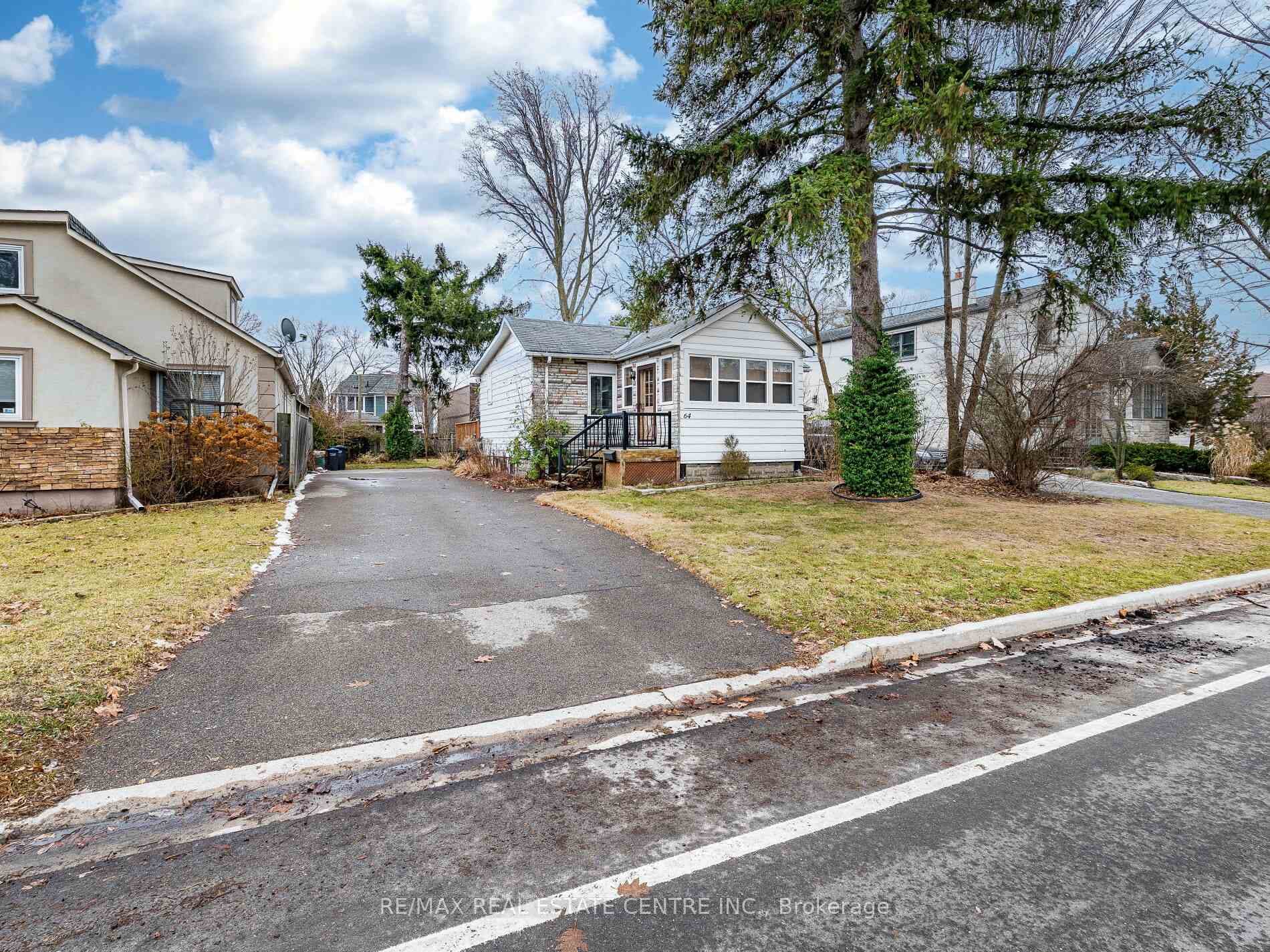 64 Eaglewood Boulevard, Mississauga, ON L5G 1V4 - Photo 1