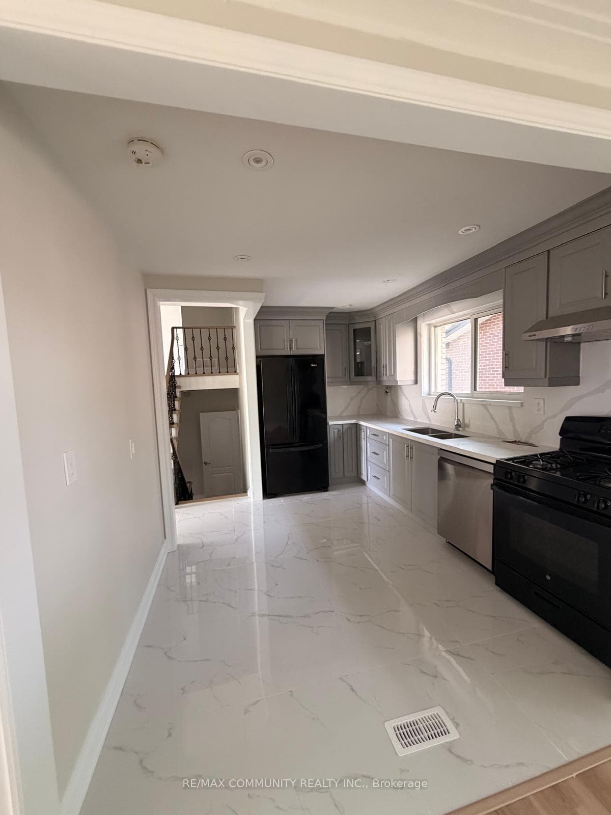 6 Brantley Crescent, Toronto W05