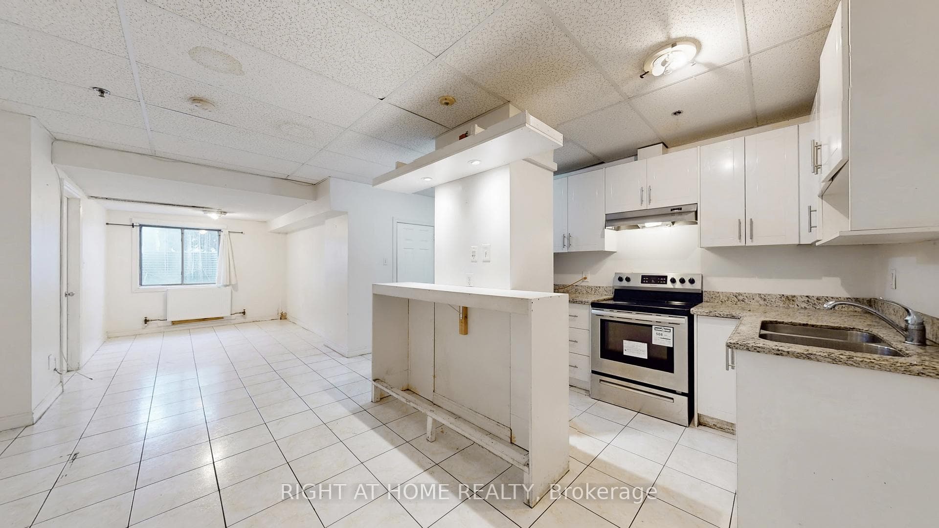 896 Eglinton Avenue Unit 100, Flemingdon Park / Don Mills, ON M4G 2L2 - Photo 1