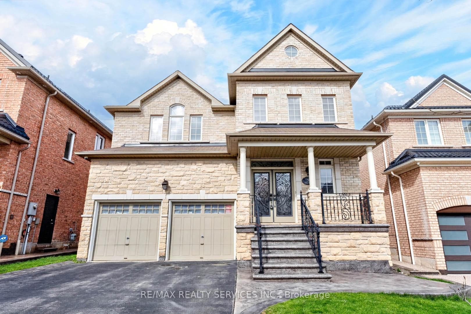 5 Pillar Road, Brampton, ON L6Y 0N9 - Photo 1