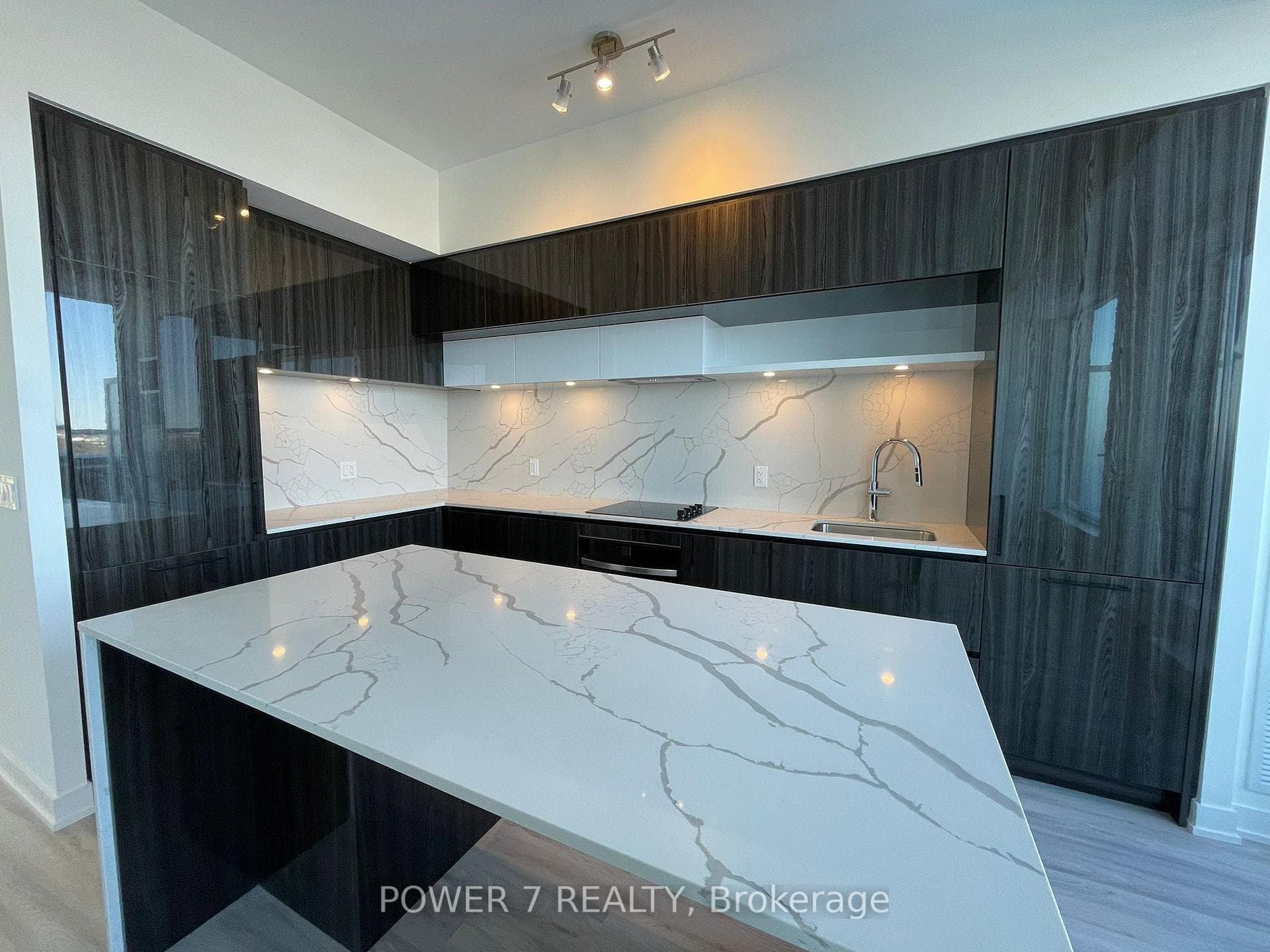 6 David Eyer Road Unit 916, Richmond Hill