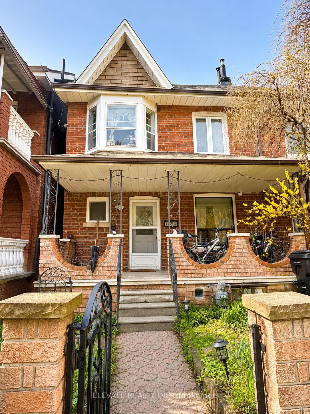 129 Essex Street Unit 1, Bloor West Village / Swansea, ON M6G 1T6 - Photo 1