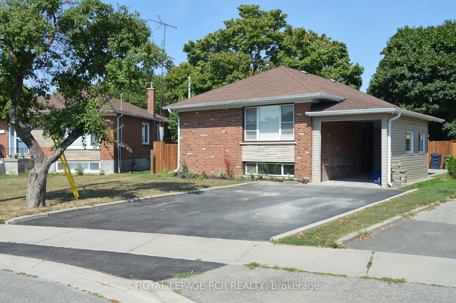 36 Electro Road, Dorset Park / Kennedy Park, ON M1R 2A7 - Photo 1