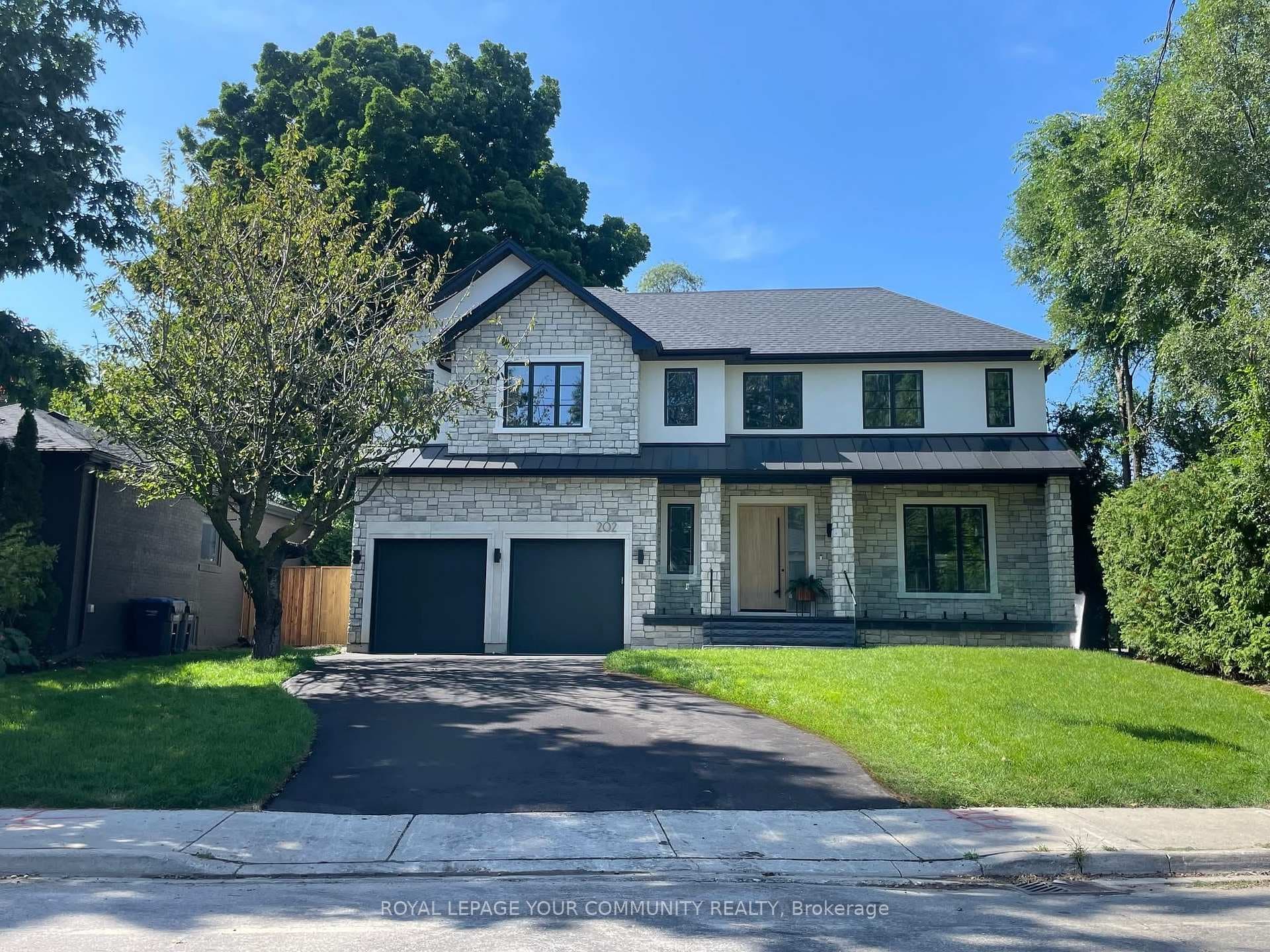 202 Queen Street, Mississauga, ON L5H 1L6 - Photo 1