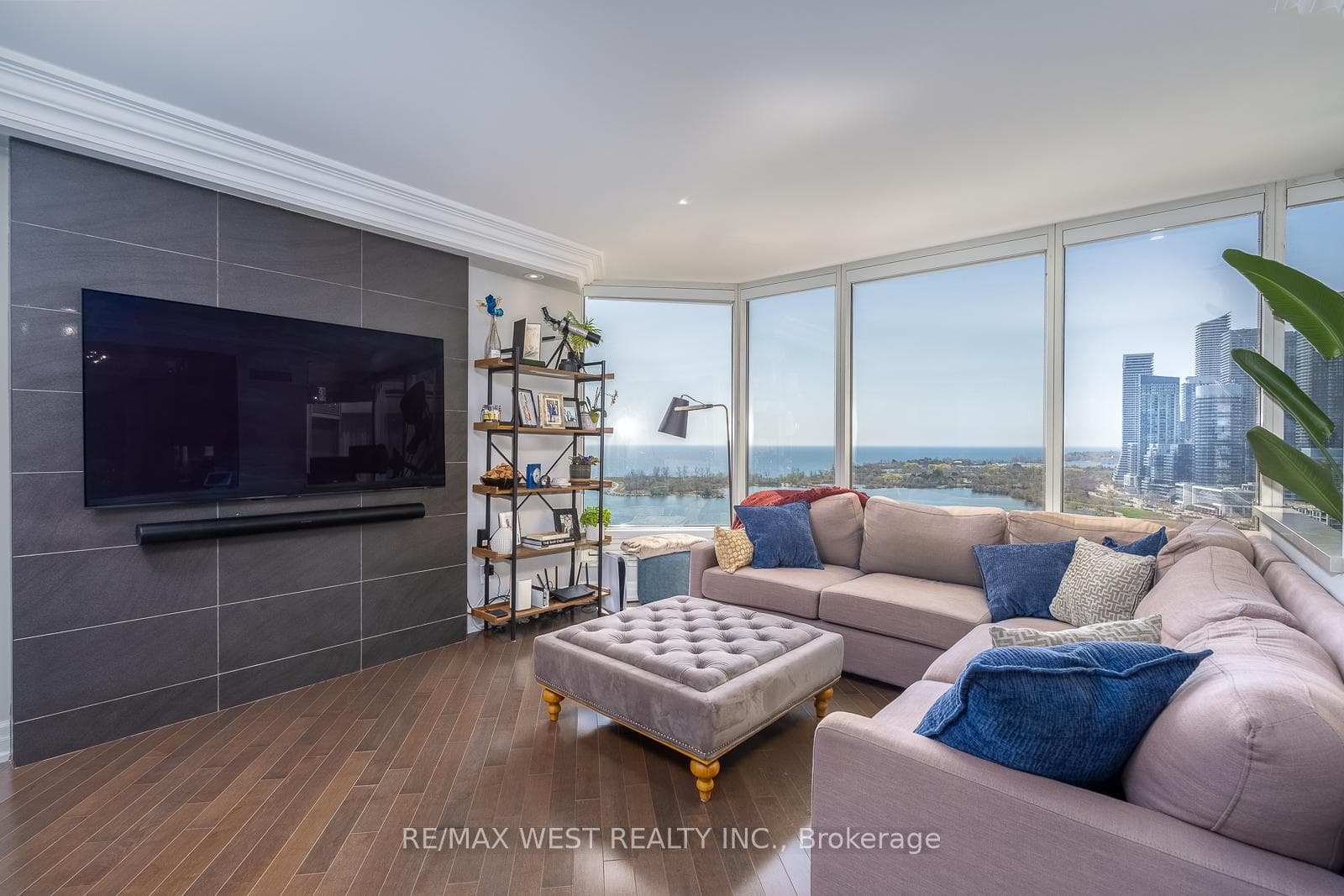 1 Palace Pier Court Unit 2204, Liberty Village / Parkdale / South Parkdale, ON M8V 3W9 - Photo 1