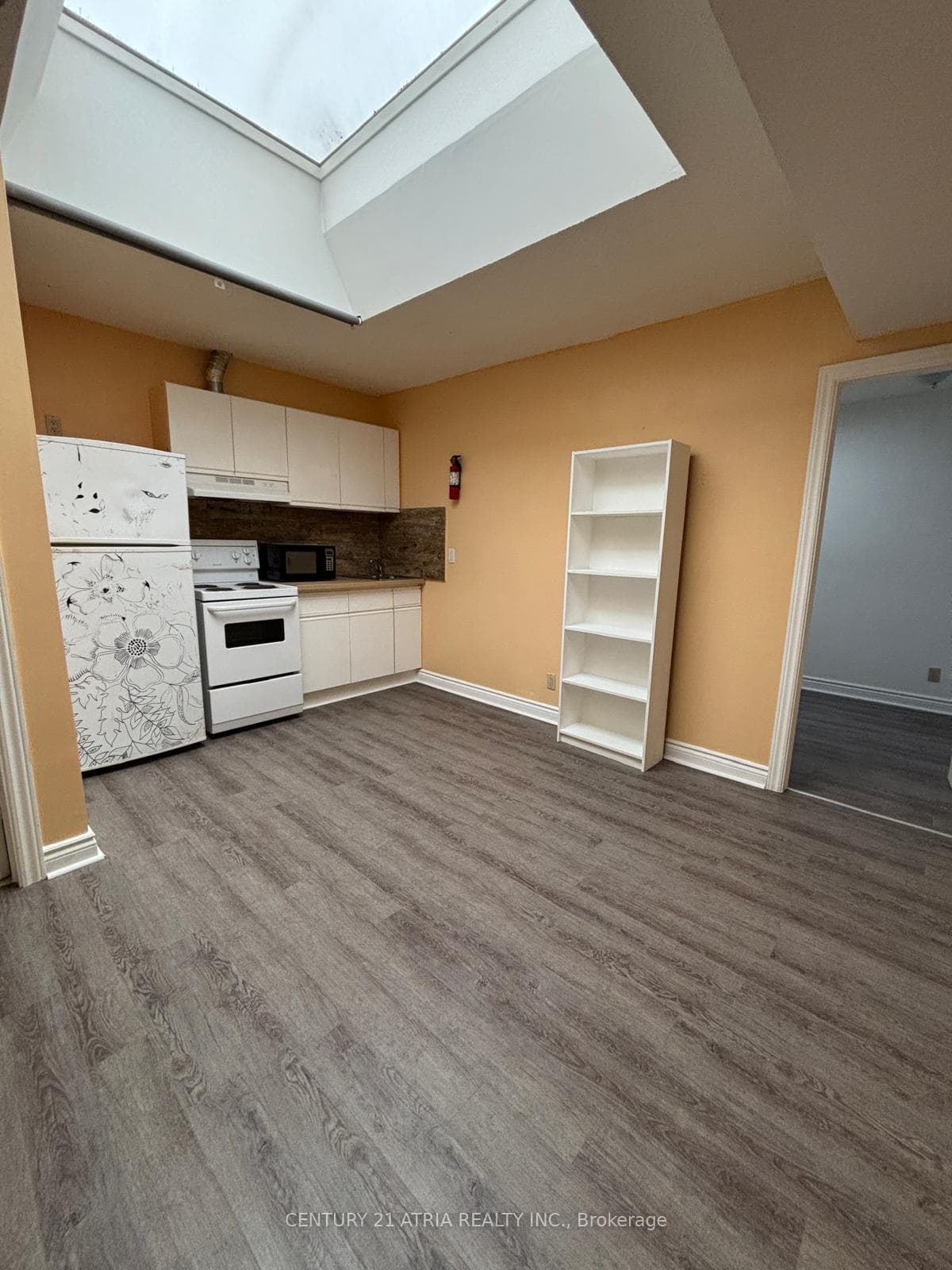 2828 Danforth Avenue Unit Apt 2, The Beaches / Upper Beaches, ON M4C 1M1 - Photo 1