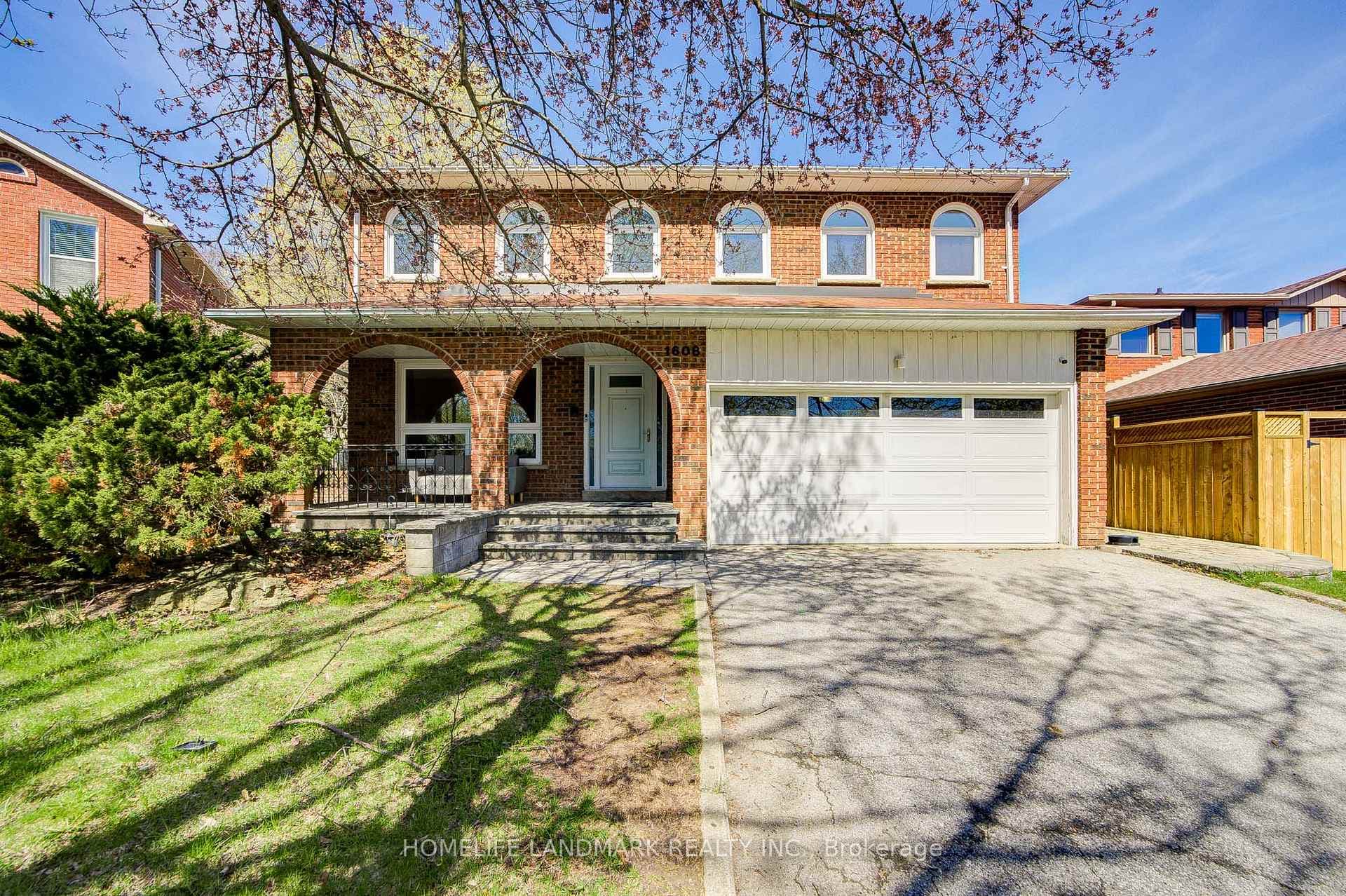 1608 Sherwood Forrest Circle, Mississauga, ON L5K 2G7 - Photo 1