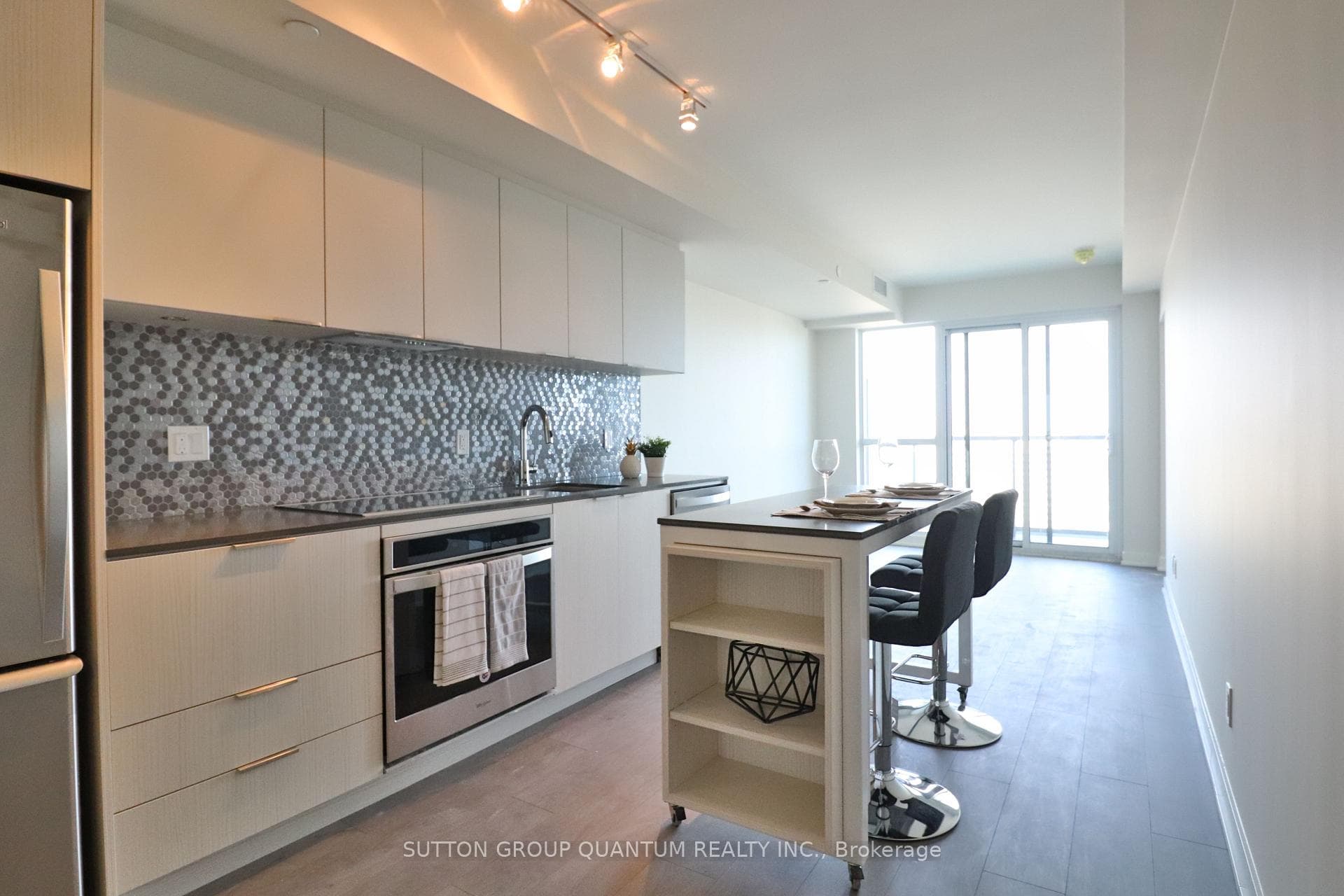 2 Sonic Way Unit 2107, Flemingdon Park / Don Mills, ON M3C 0P2 - Photo 1