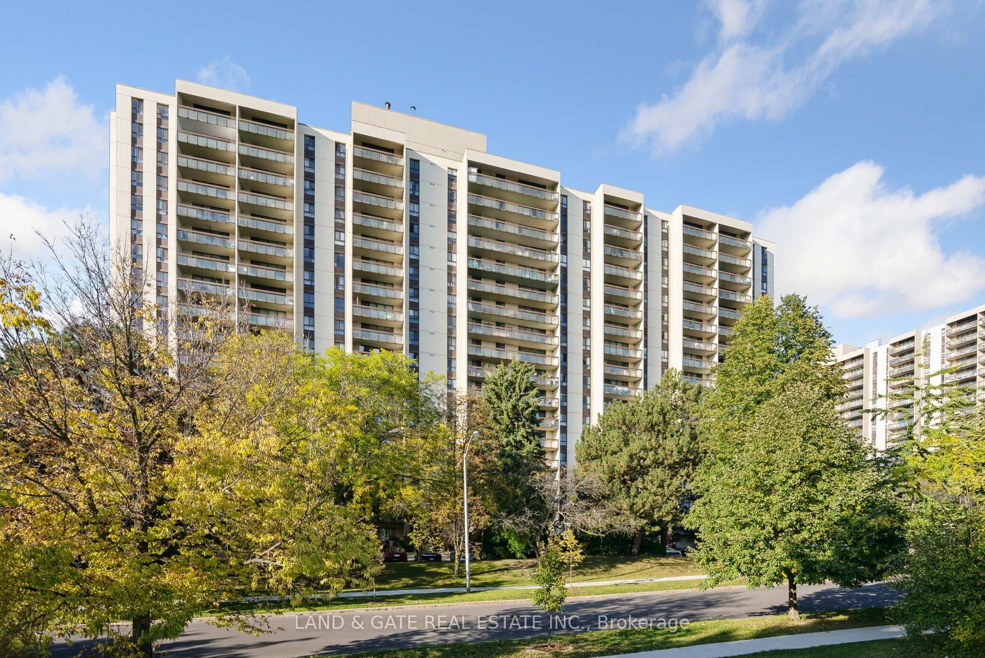 260 Seneca Hill Drive Unit 702, Hillcrest Village / Bayview Village, ON M2J 4S6 - Photo 1