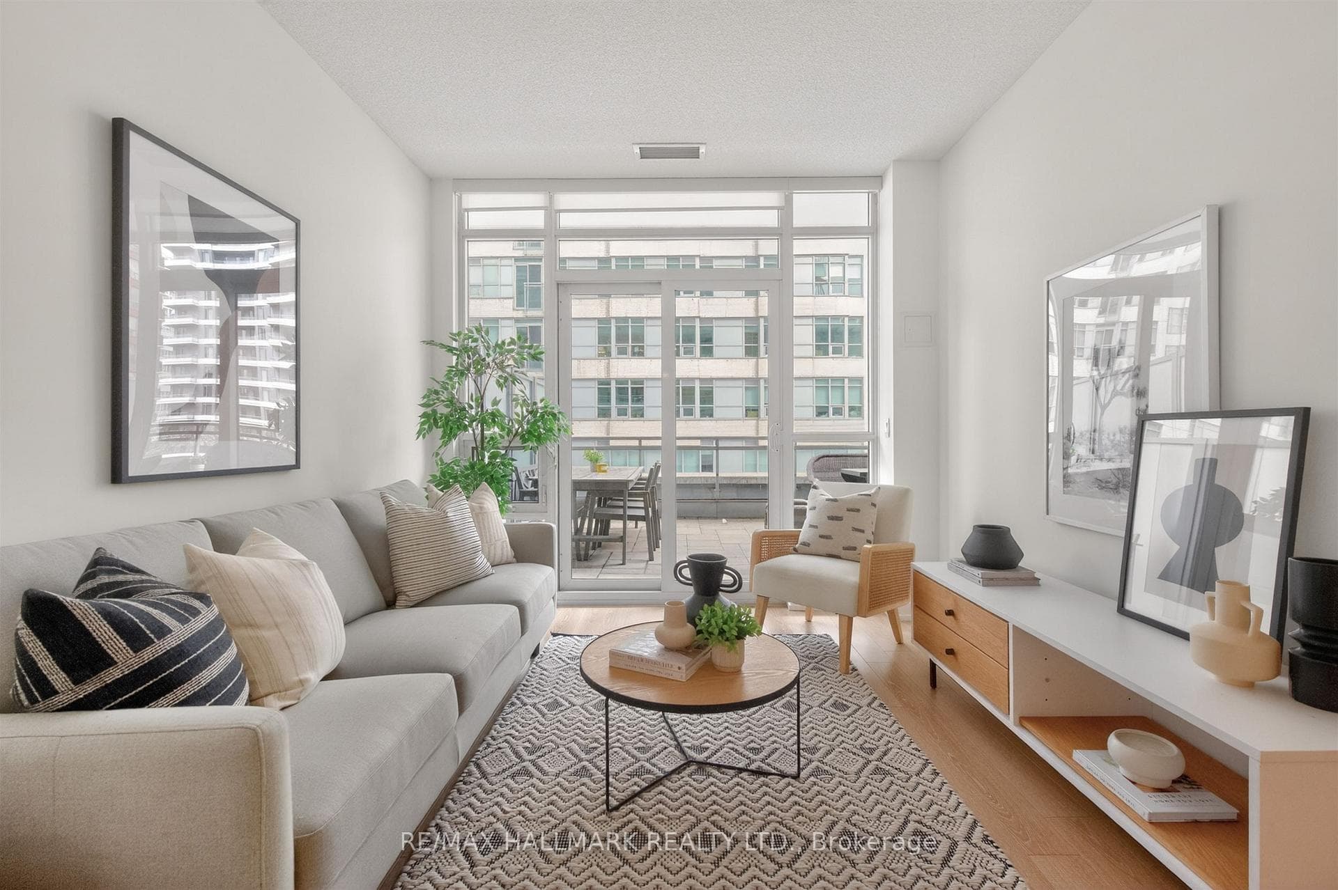 89 Dunfield Avenue Unit 408, Leaside / Davisville, ON M4S 0A4 - Photo 1