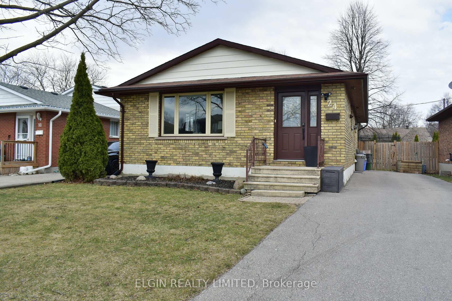 24 Dyer Street, St. Thomas, ON N5R 5K3 - Photo 1