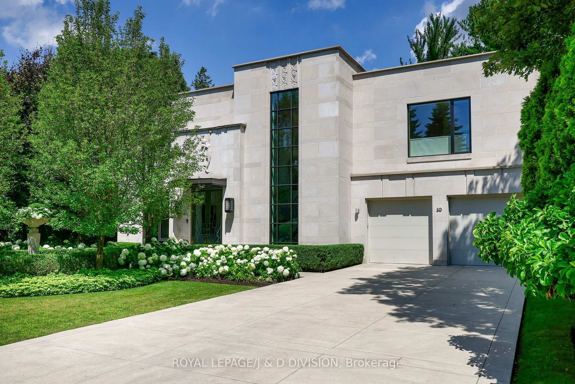 20 Forest Glen Crescent, Bridle Path / York Mills / Hoggs Hollow, ON M4N 2E8 - Photo 1