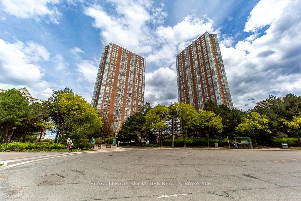 5 Concorde Place Unit 510, Don Mills / Parkwoods / Victoria Village, ON M3C 3M8 - Photo 1