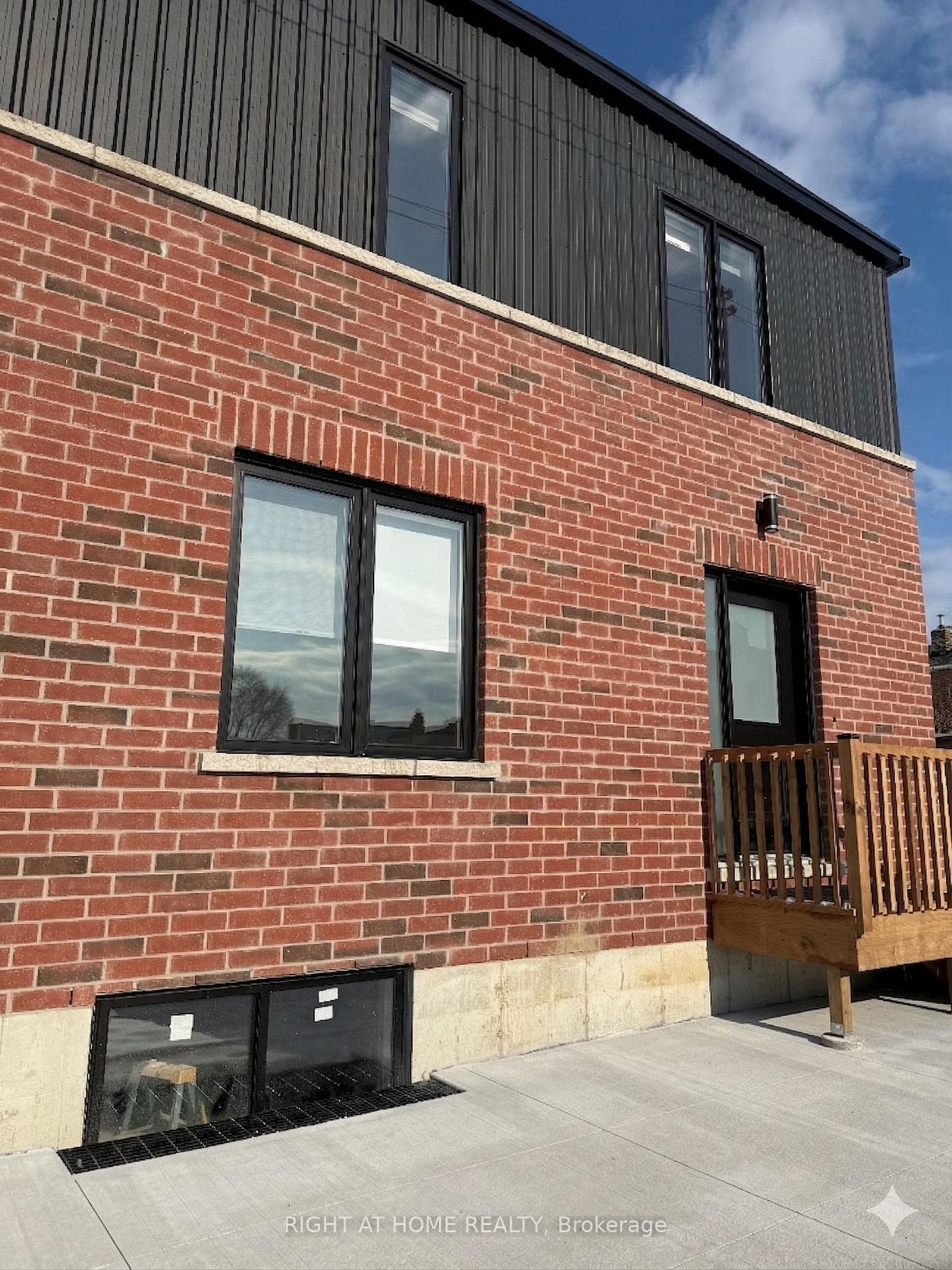 19 Arrowsmith Avenue Unit 5B, York / Weston, ON M6M 2W8 - Photo 1