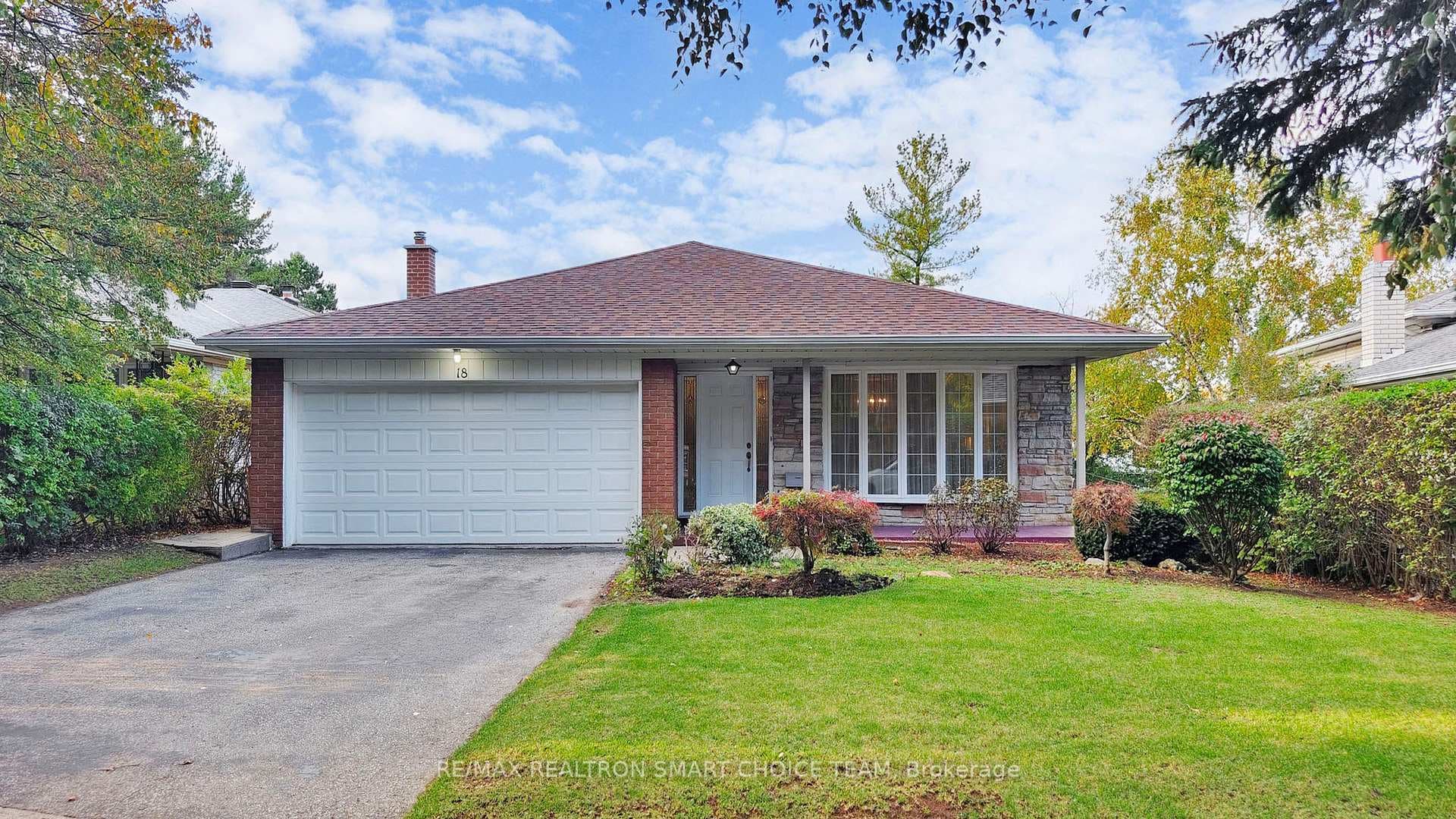 18 Brenham Crescent, Willowdale / Newtonbrook, ON M2M 2L1 - Photo 1