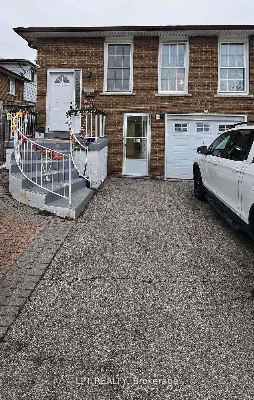 382 Pinemeadow Avenue, Mississauga, ON L5B 2J9 - Photo 1