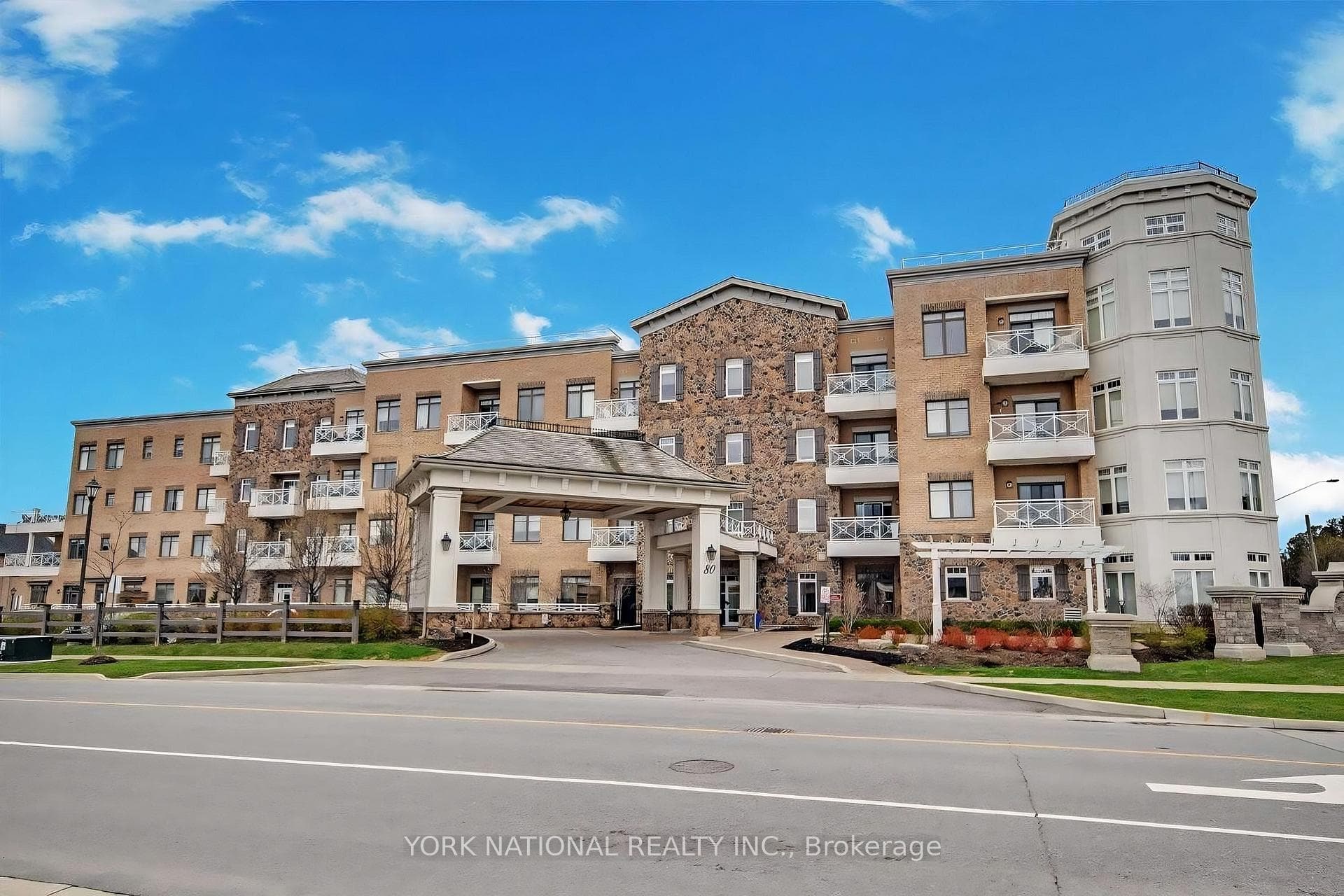 80 Burns Boulevard Unit 231, King, ON L7B 0B3 - Photo 1