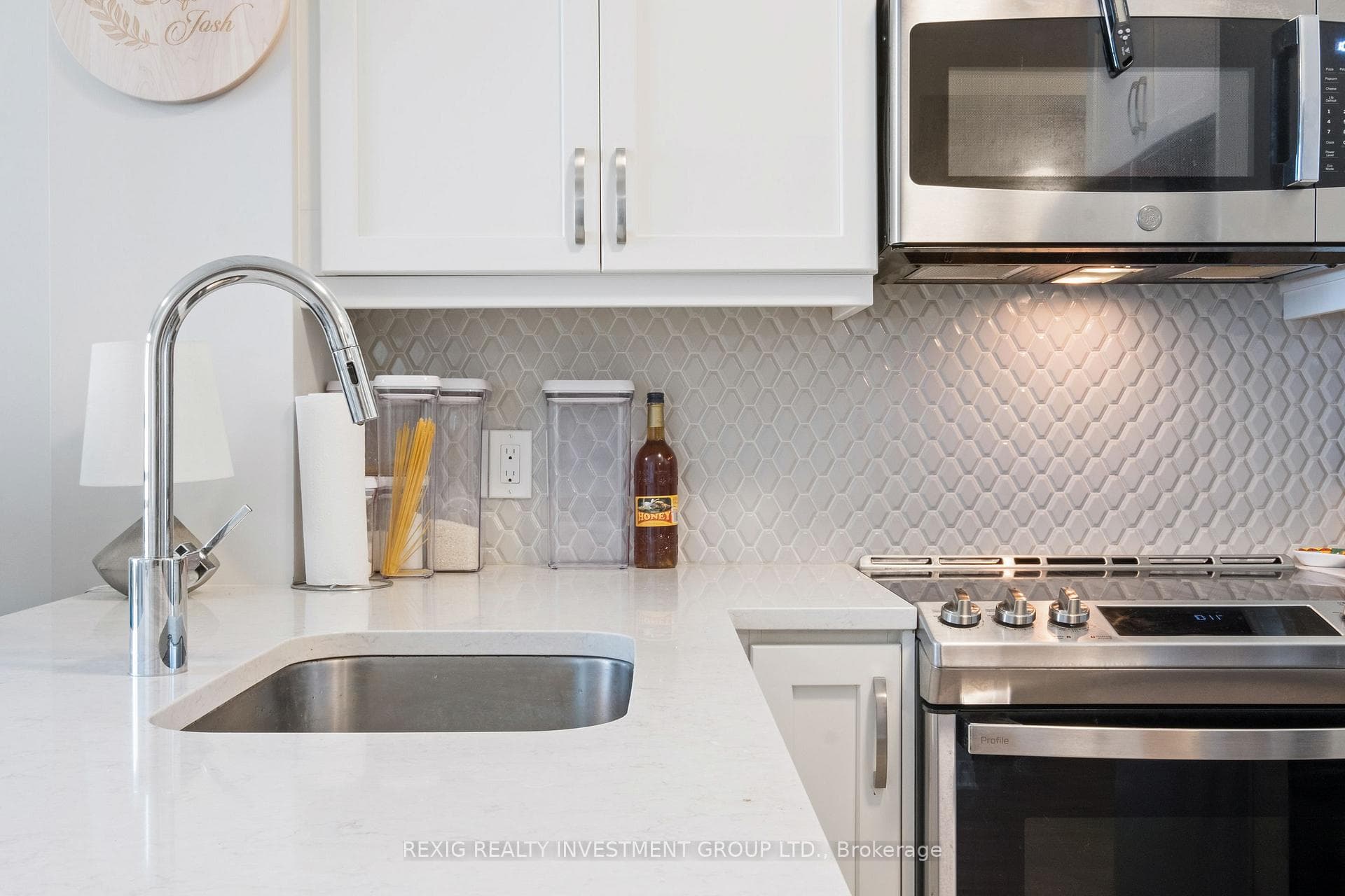 95 Dundas Street Unit 302, Oakville, ON L6M 5N4 - Photo 1