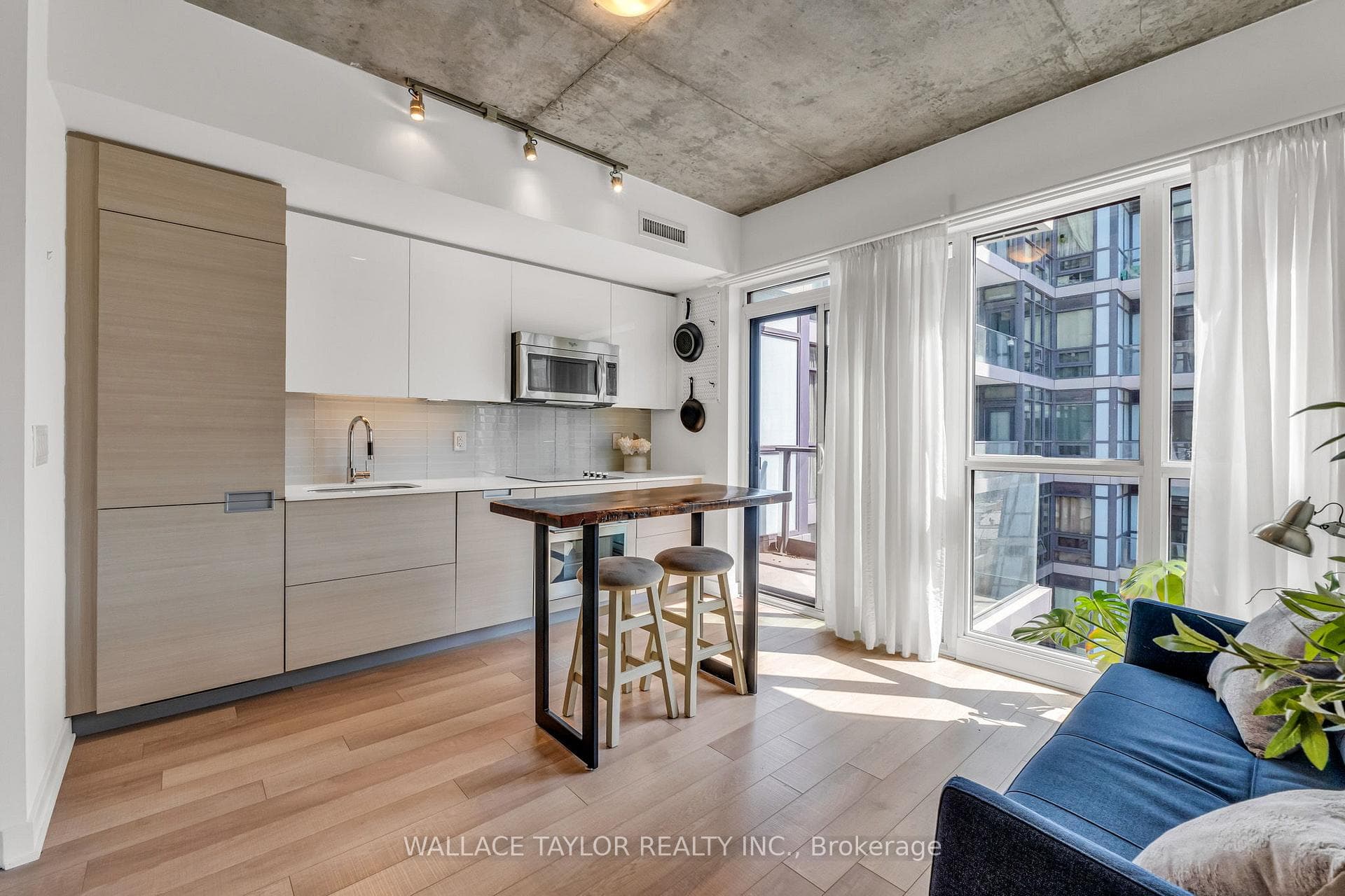 210 Simcoe Street Unit 1702, Toronto C01