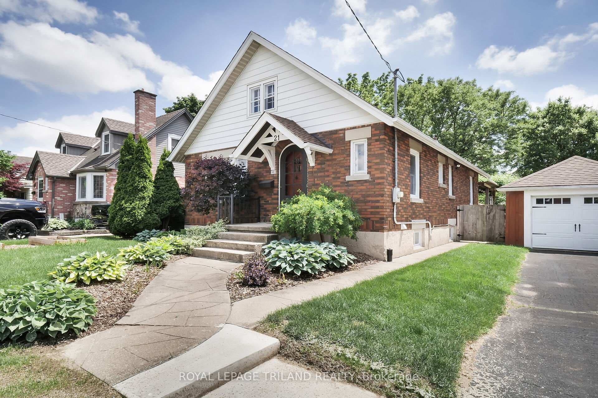 21 Thomas Janes Dr