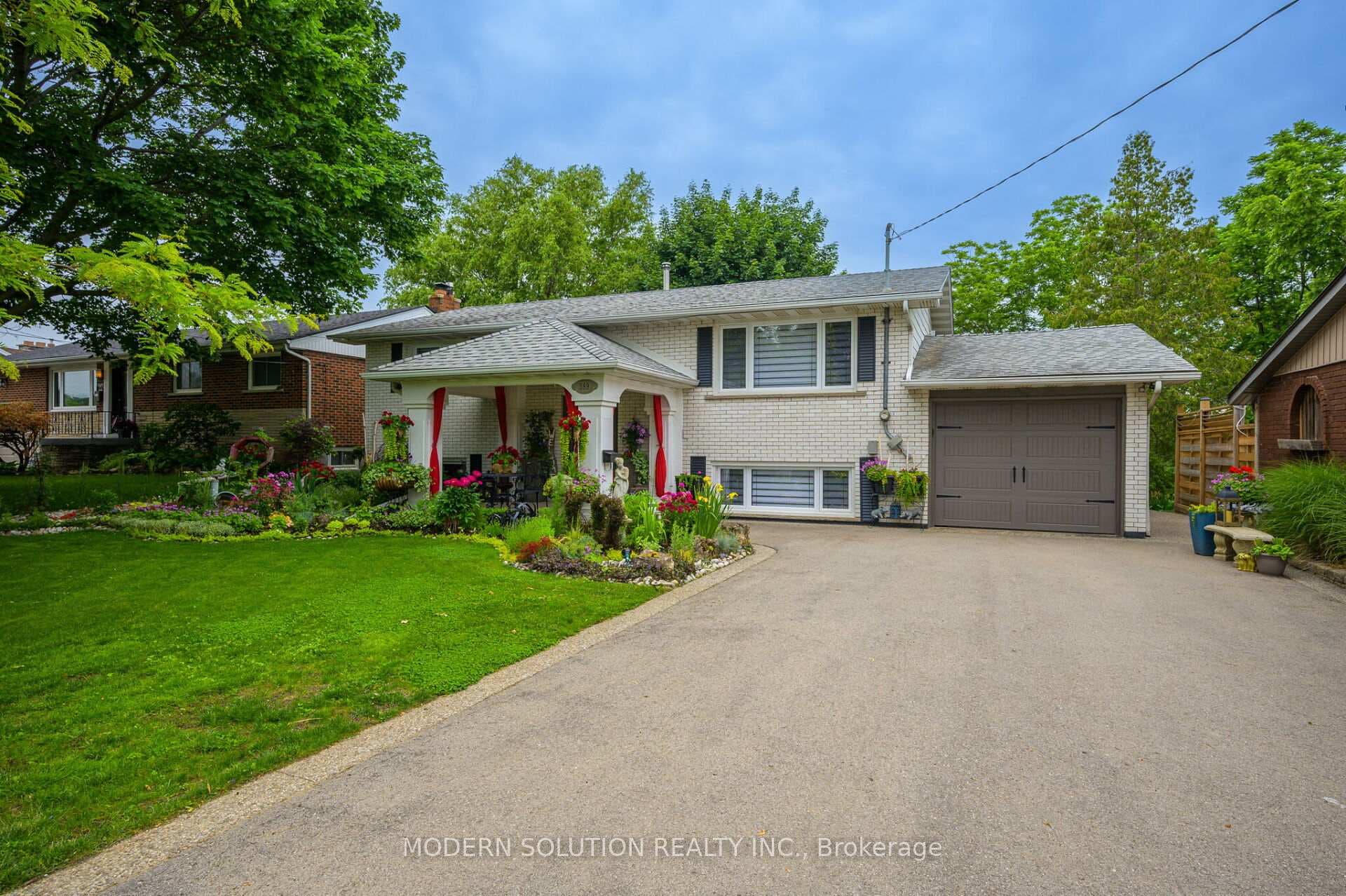 389 Maple Avenue, Grimsby