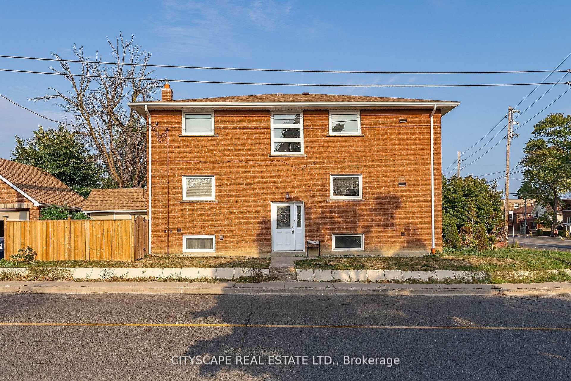 2724 Lake Shore Boulevard, Liberty Village / Parkdale / South Parkdale, ON M8V 1G8 - Photo 1