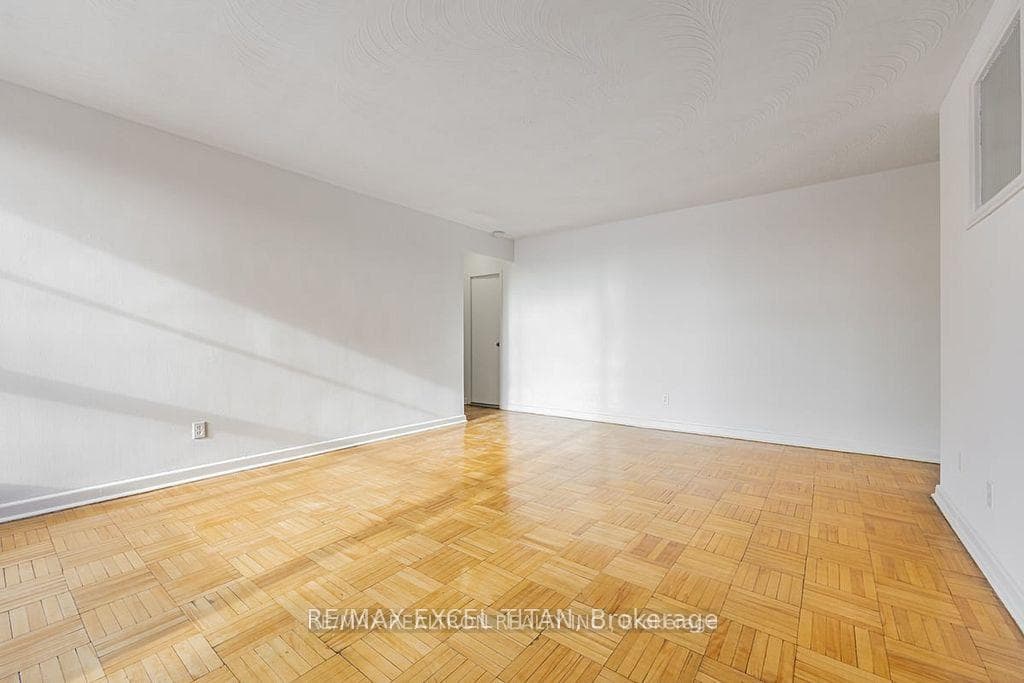 165 Cosburn Avenue Unit 401, Danforth / East York, ON M4J 2L3 - Photo 1