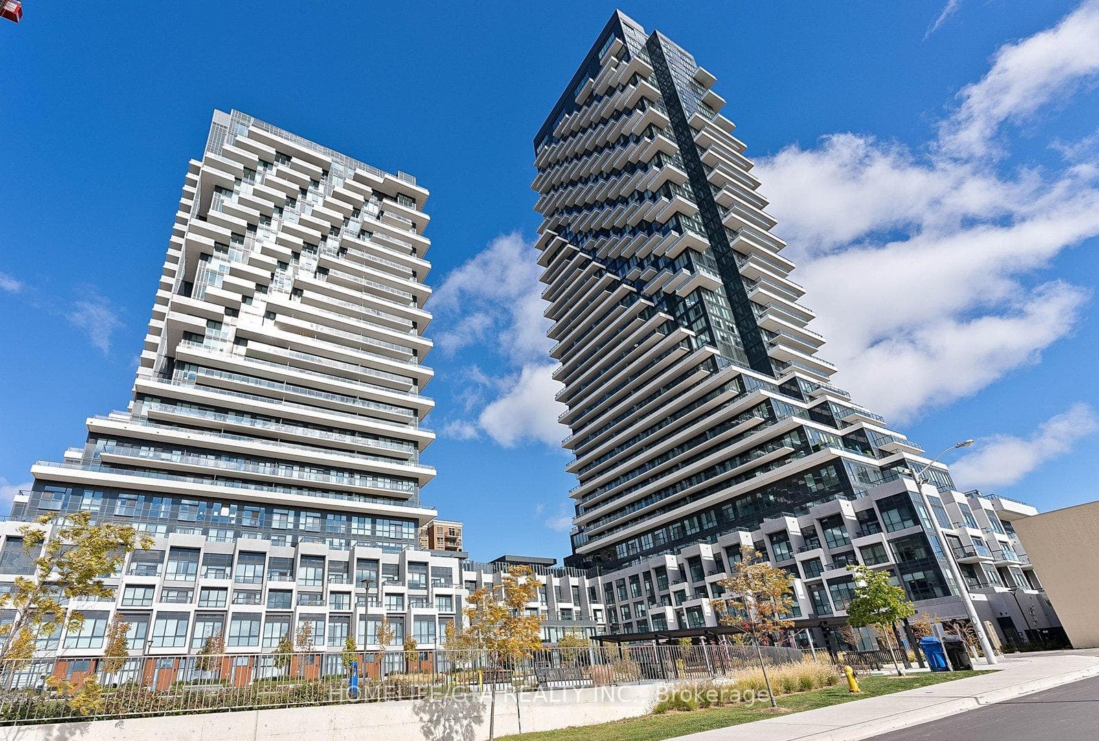 30 Inn On the Park Drive Unit 4307, Don Mills / Parkwoods / Victoria Village, ON M3C 0P7 - Photo 1