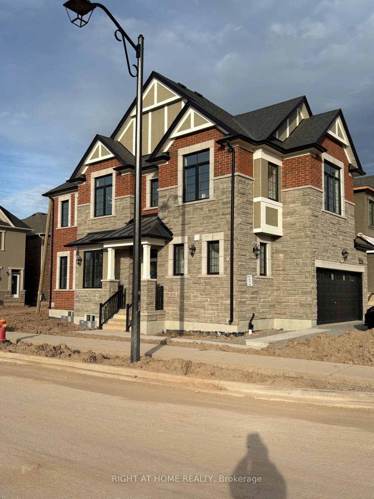1526 ZILIO Terrace Unit UPPER, Milton