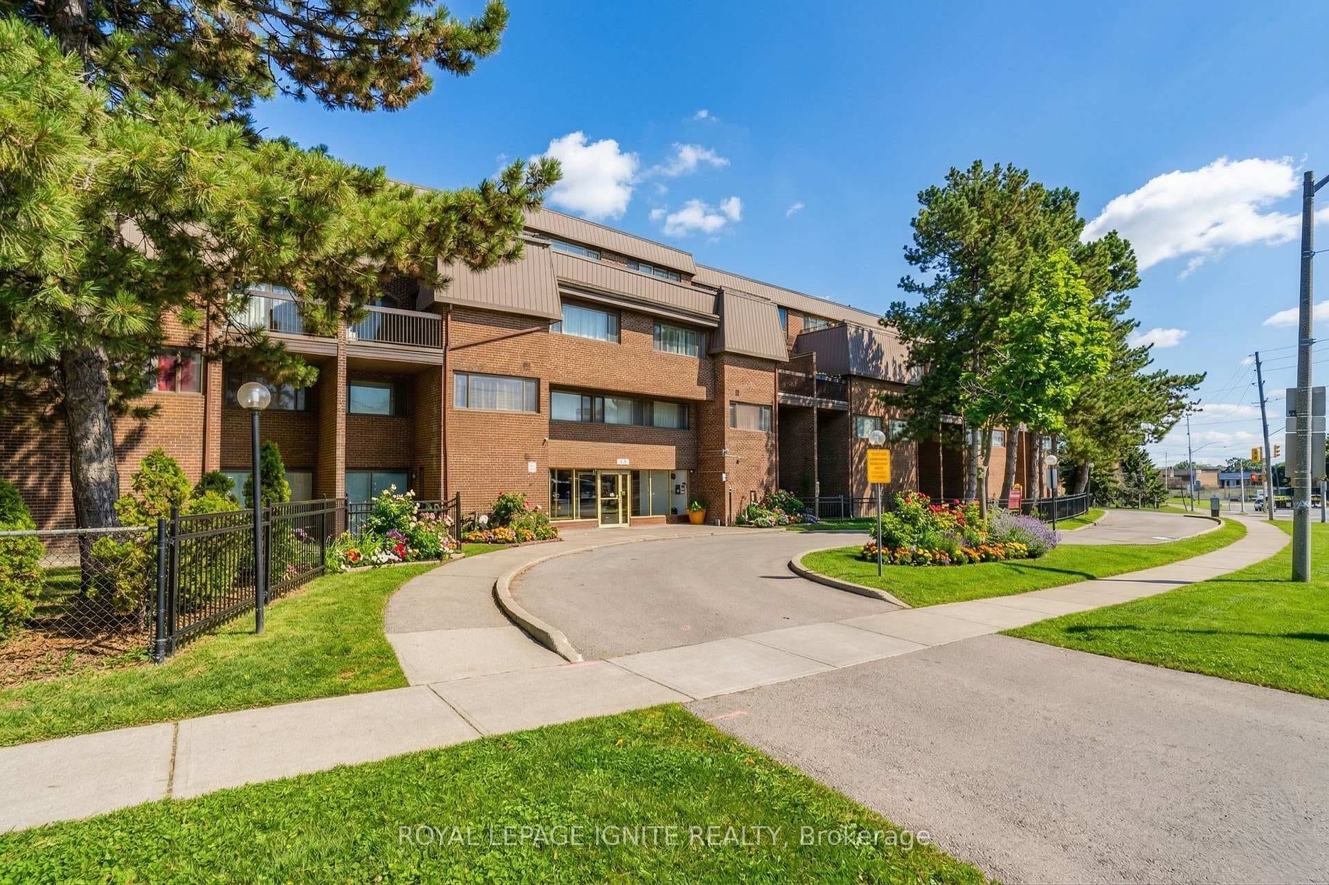 3455 Morning Star Drive Unit 211, Mississauga, ON L4T 3T9 - Photo 1